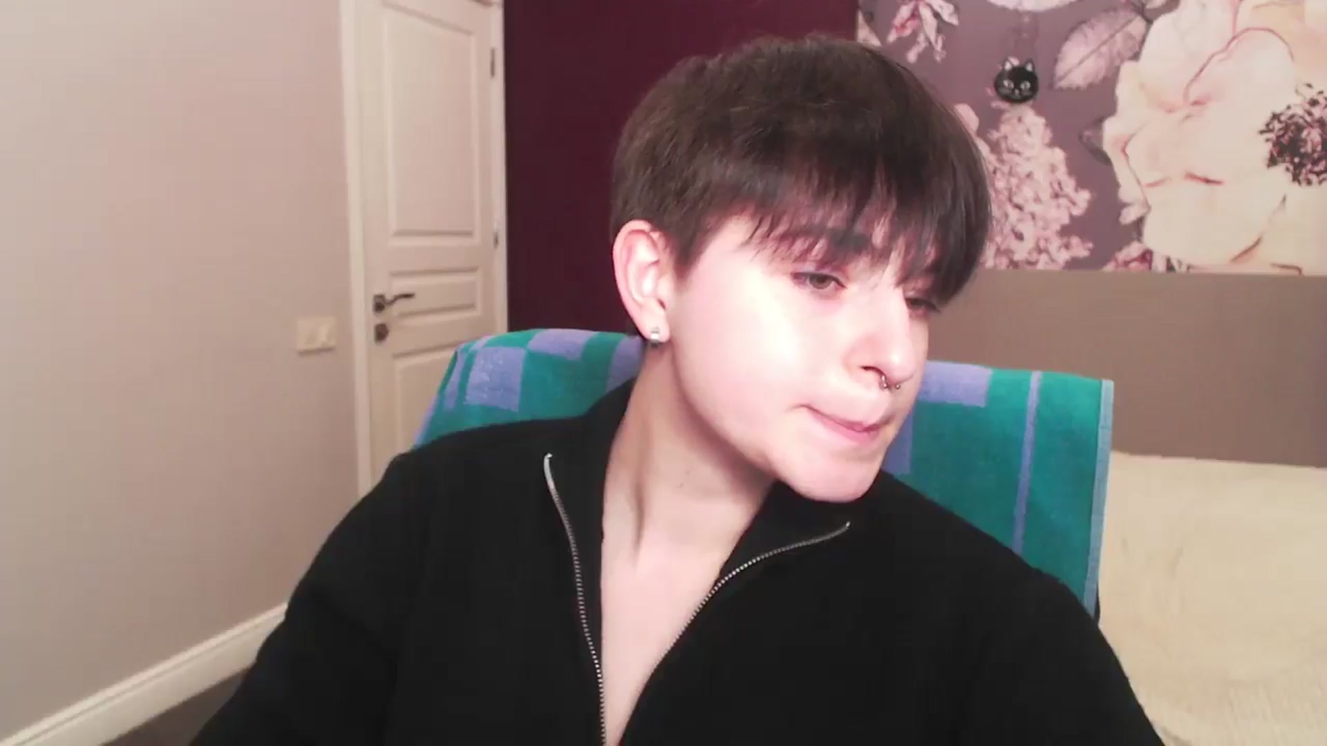 Gallery image thumbnail from EmiliaYours's myfreecams stream on, 03/25/2025, 16:01 image 15 of 20