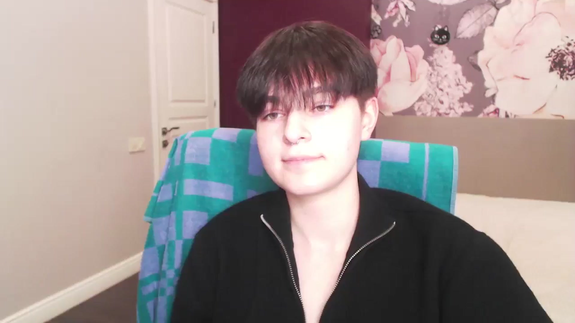 Gallery image thumbnail from EmiliaYours's myfreecams stream on, 03/25/2025, 16:01 image 19 of 20