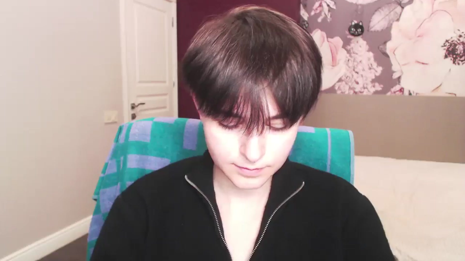 Gallery image thumbnail from EmiliaYours's myfreecams stream on, 03/25/2025, 16:01 image 6 of 20