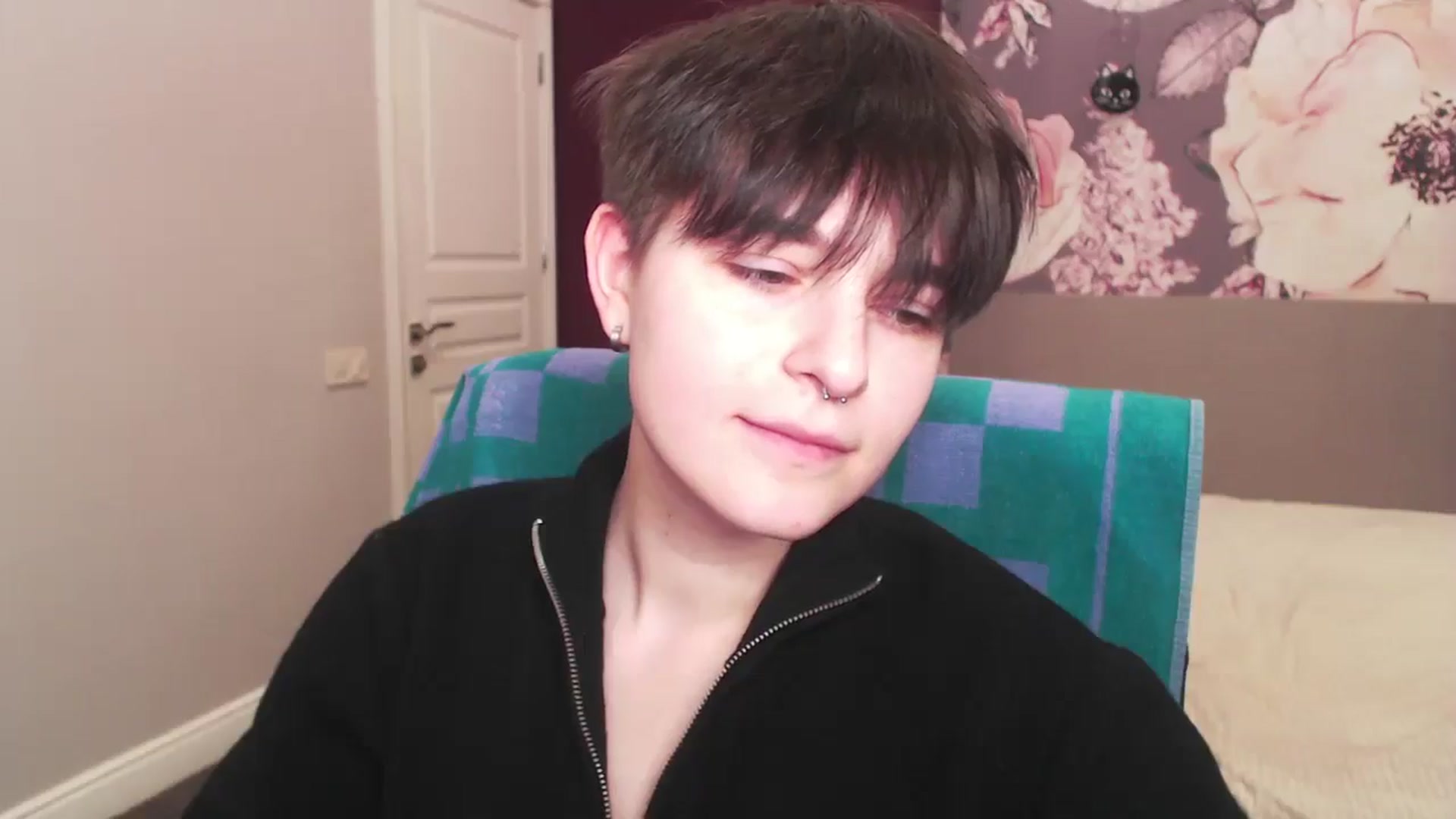Gallery image thumbnail from EmiliaYours's myfreecams stream on, 03/25/2025, 16:01 image 14 of 20