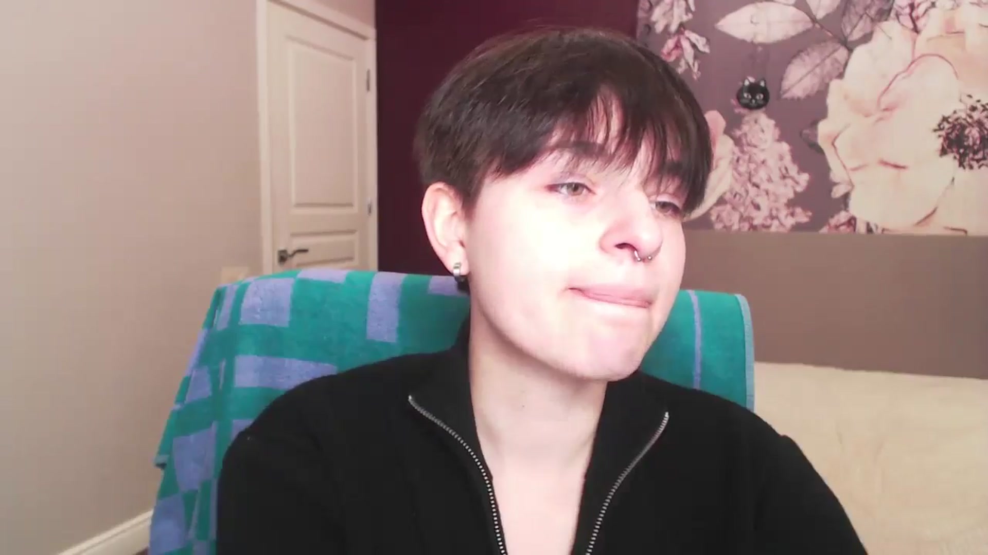 Gallery image thumbnail from EmiliaYours's myfreecams stream on, 03/25/2025, 16:01 image 2 of 20