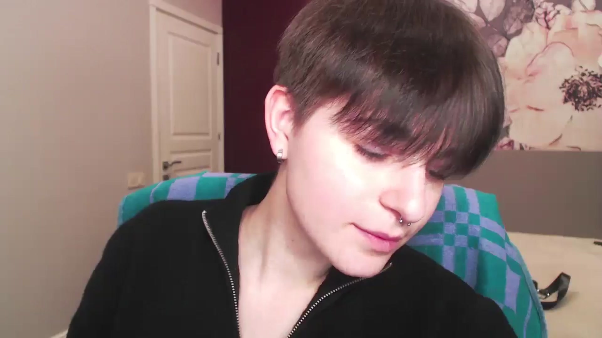 Gallery image thumbnail from EmiliaYours's myfreecams stream on, 03/25/2025, 17:49 image 8 of 20