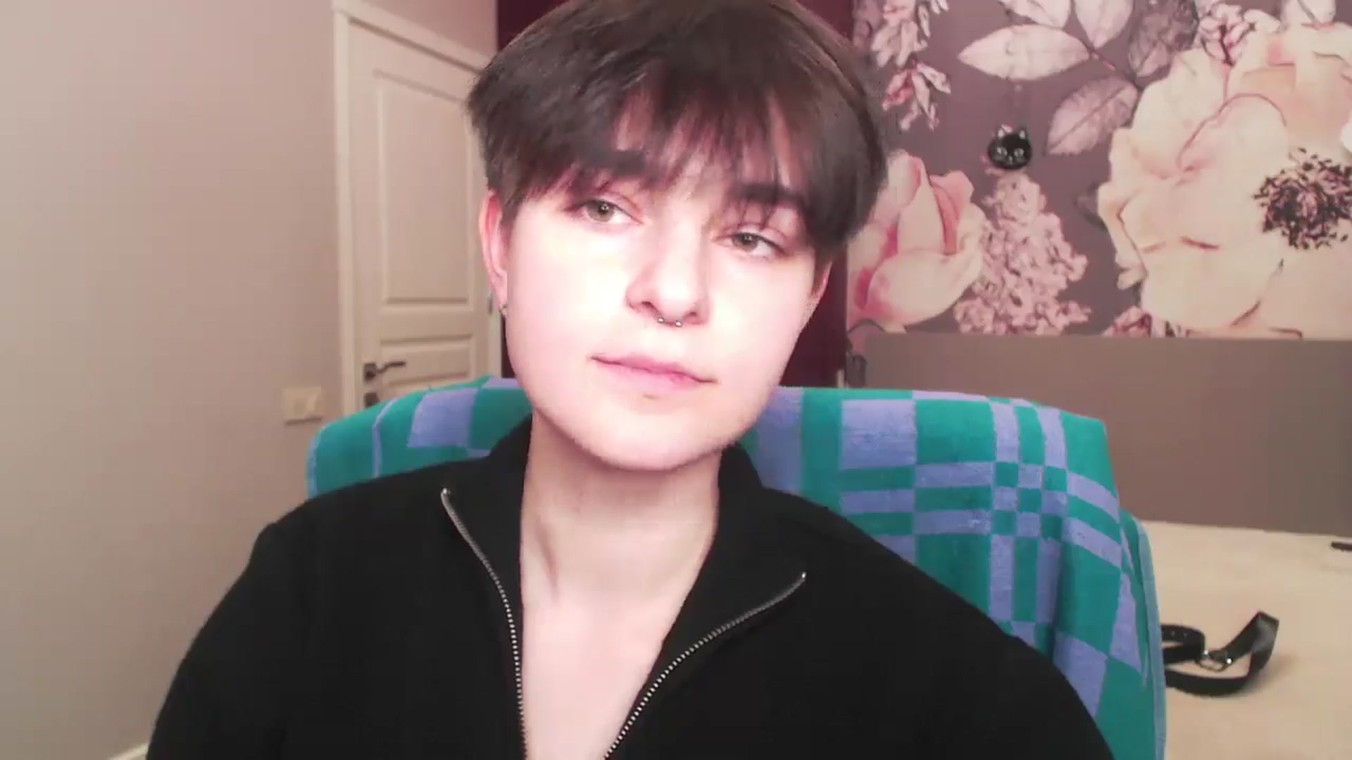 Gallery image thumbnail from EmiliaYours's myfreecams stream on, 03/25/2025, 17:49 image 17 of 20