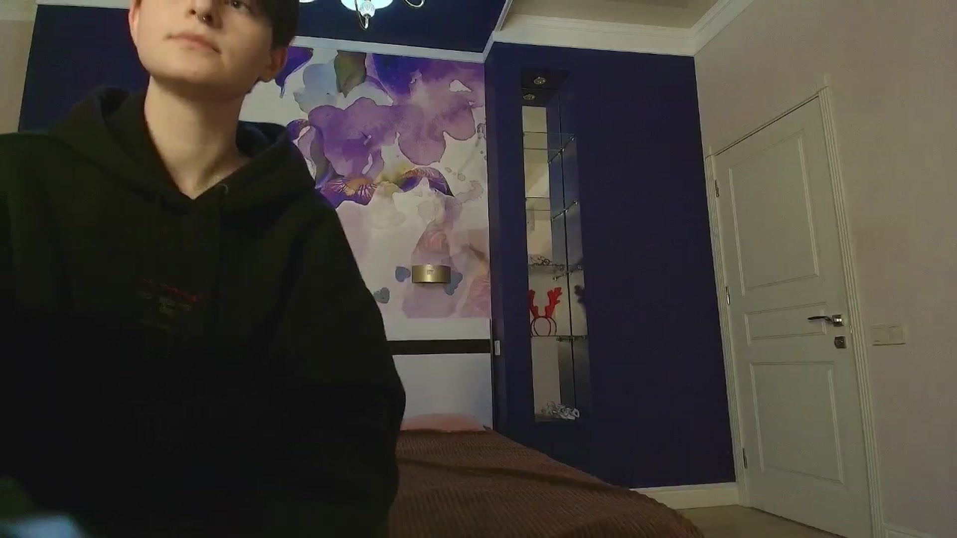 Gallery image thumbnail from EmiliaYours's myfreecams stream on, 03/29/2025, 17:22 image 12 of 20
