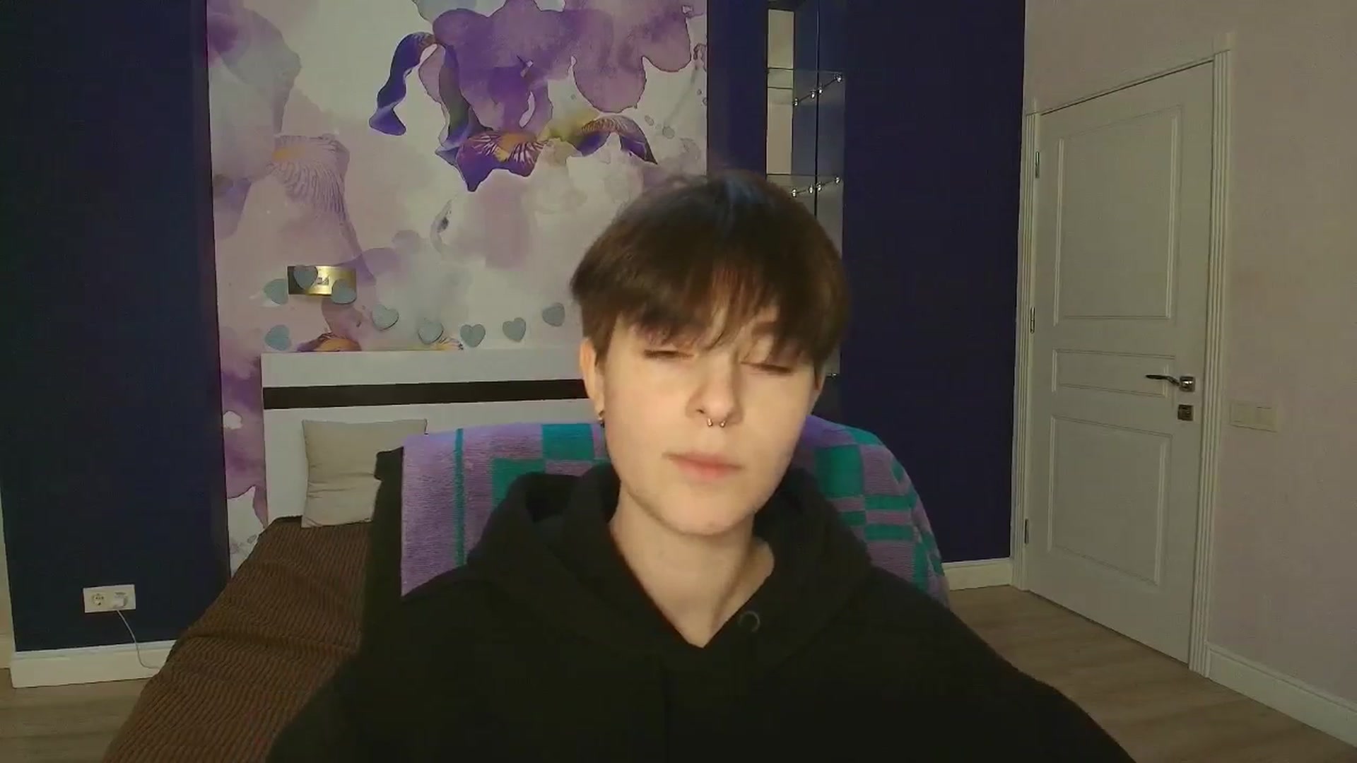 Gallery image thumbnail from EmiliaYours's myfreecams stream on, 03/29/2025, 17:22 image 16 of 20