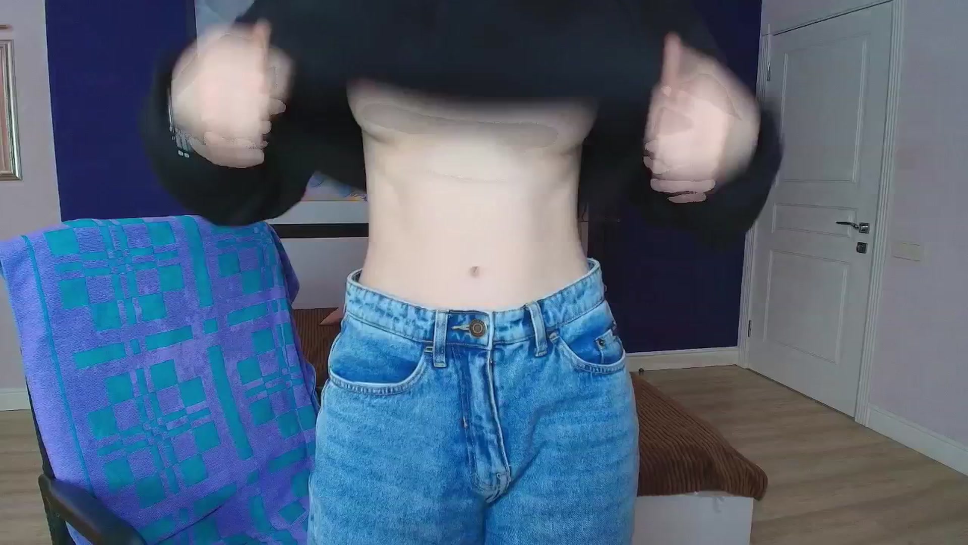 Gallery image thumbnail from EmiliaYours's myfreecams stream on, 03/30/2025, 14:12 image 7 of 20