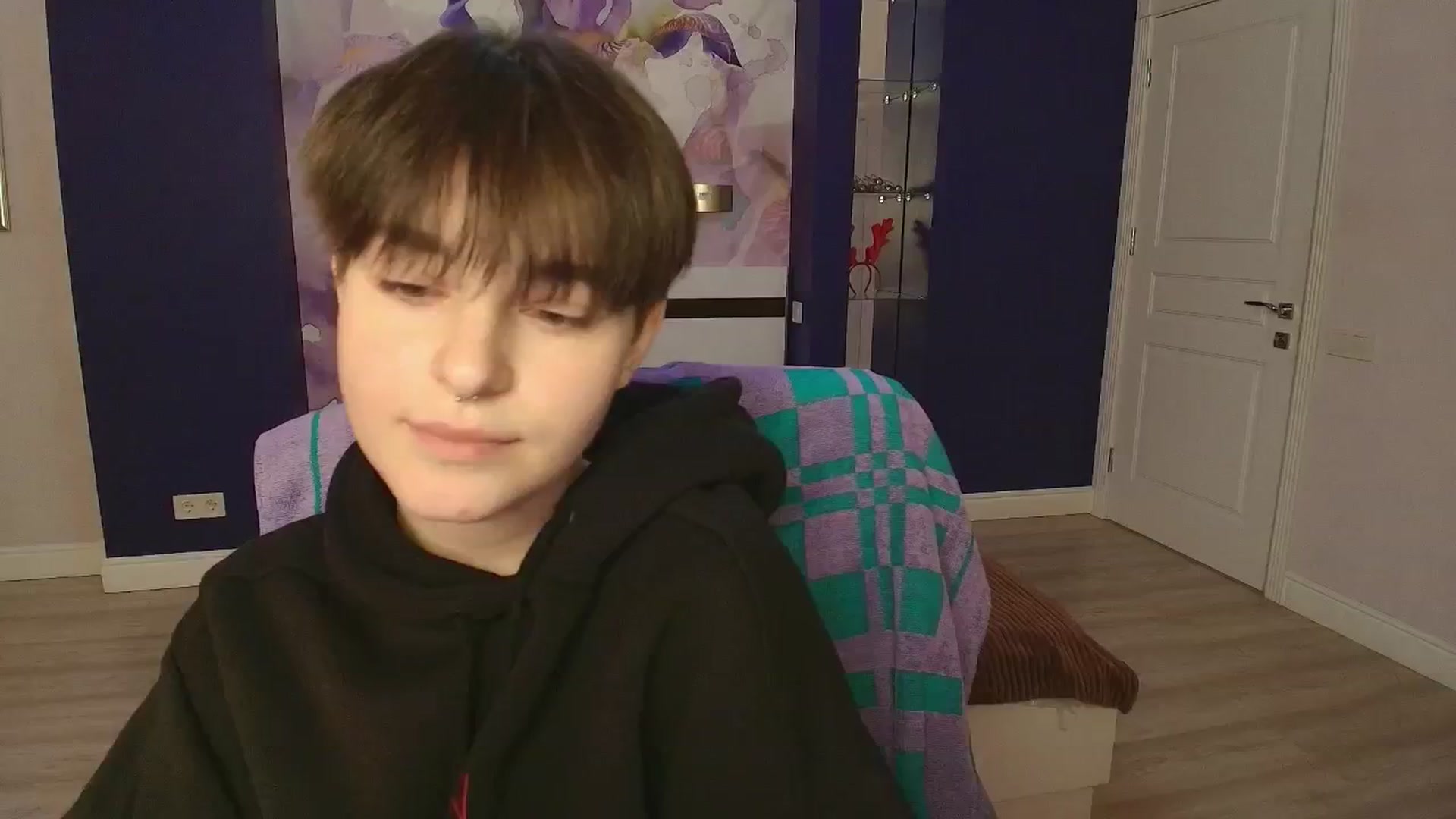 Gallery image thumbnail from EmiliaYours's myfreecams stream on, 03/30/2025, 14:12 image 16 of 20