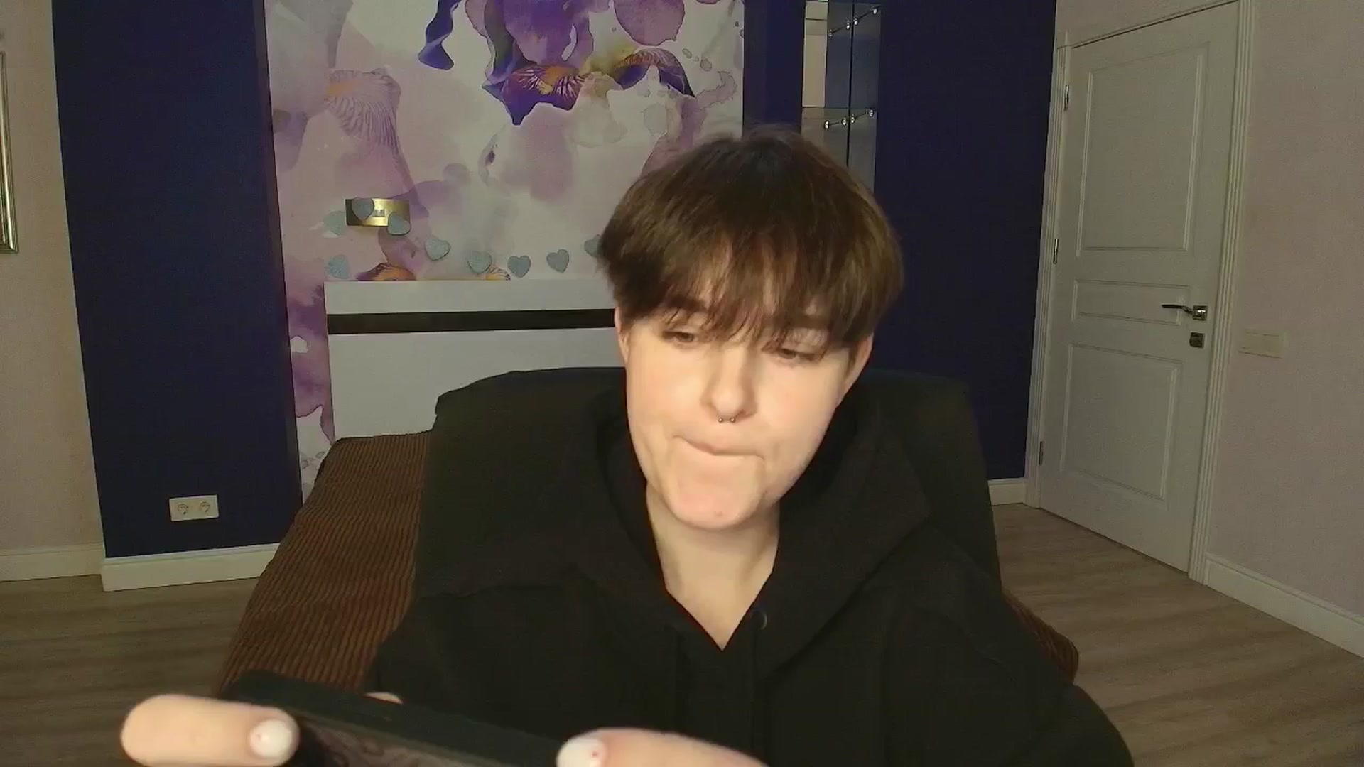 Gallery image thumbnail from EmiliaYours's myfreecams stream on, 03/30/2025, 15:46 image 11 of 20