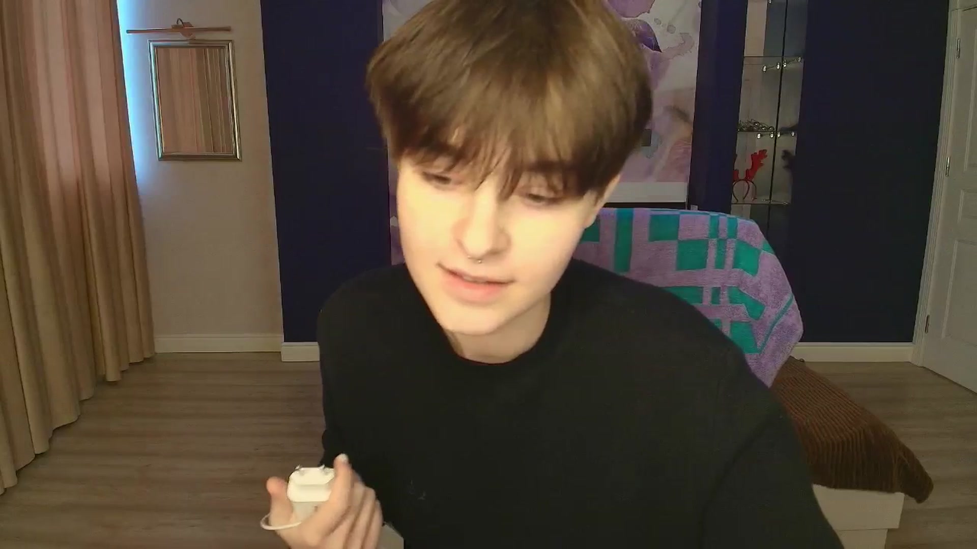 Gallery image thumbnail from EmiliaYours's myfreecams stream on, 04/05/2025, 16:38 image 5 of 20