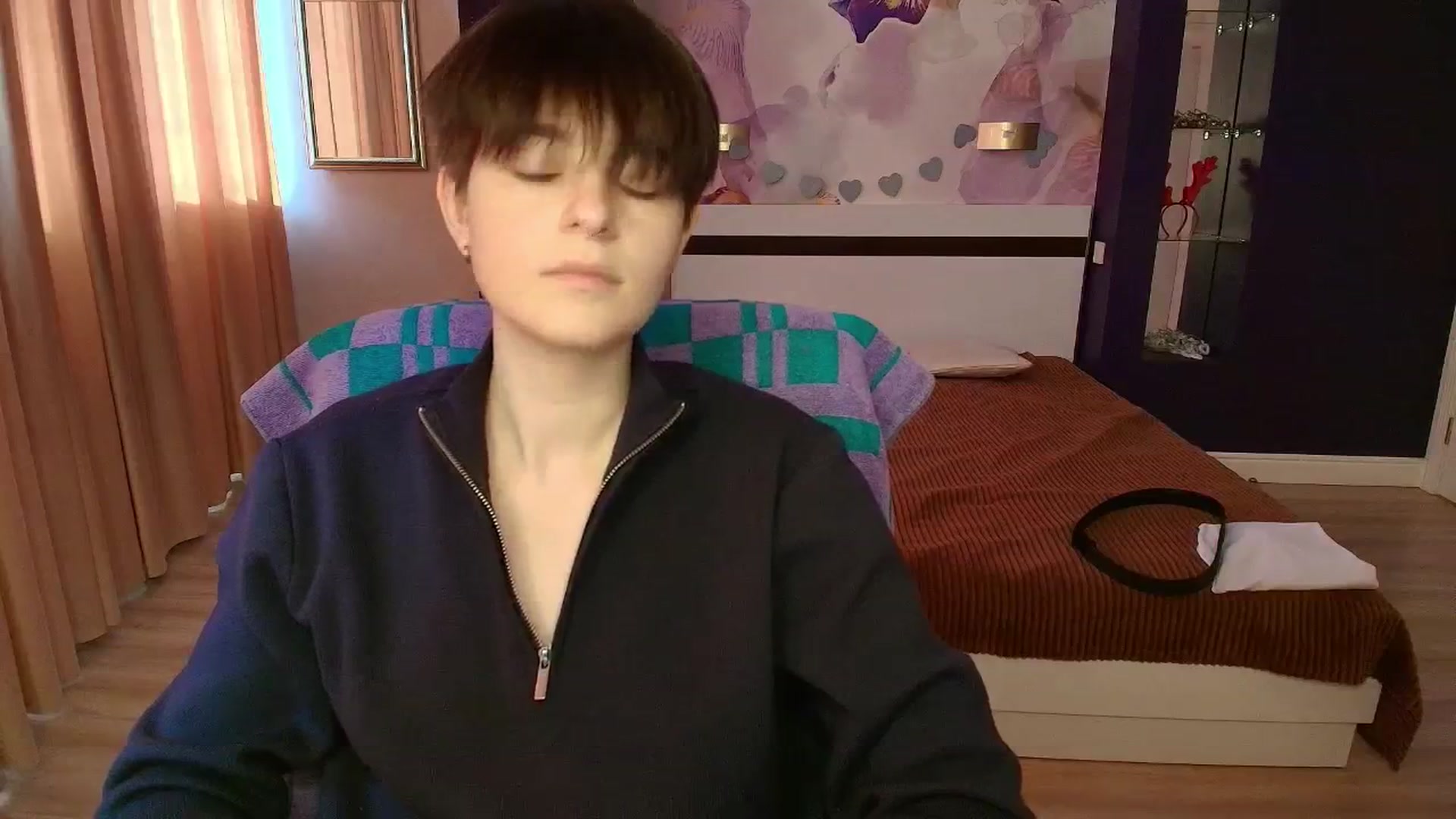 Gallery image thumbnail from EmiliaYours's myfreecams stream on, 04/08/2025, 13:52 image 9 of 20
