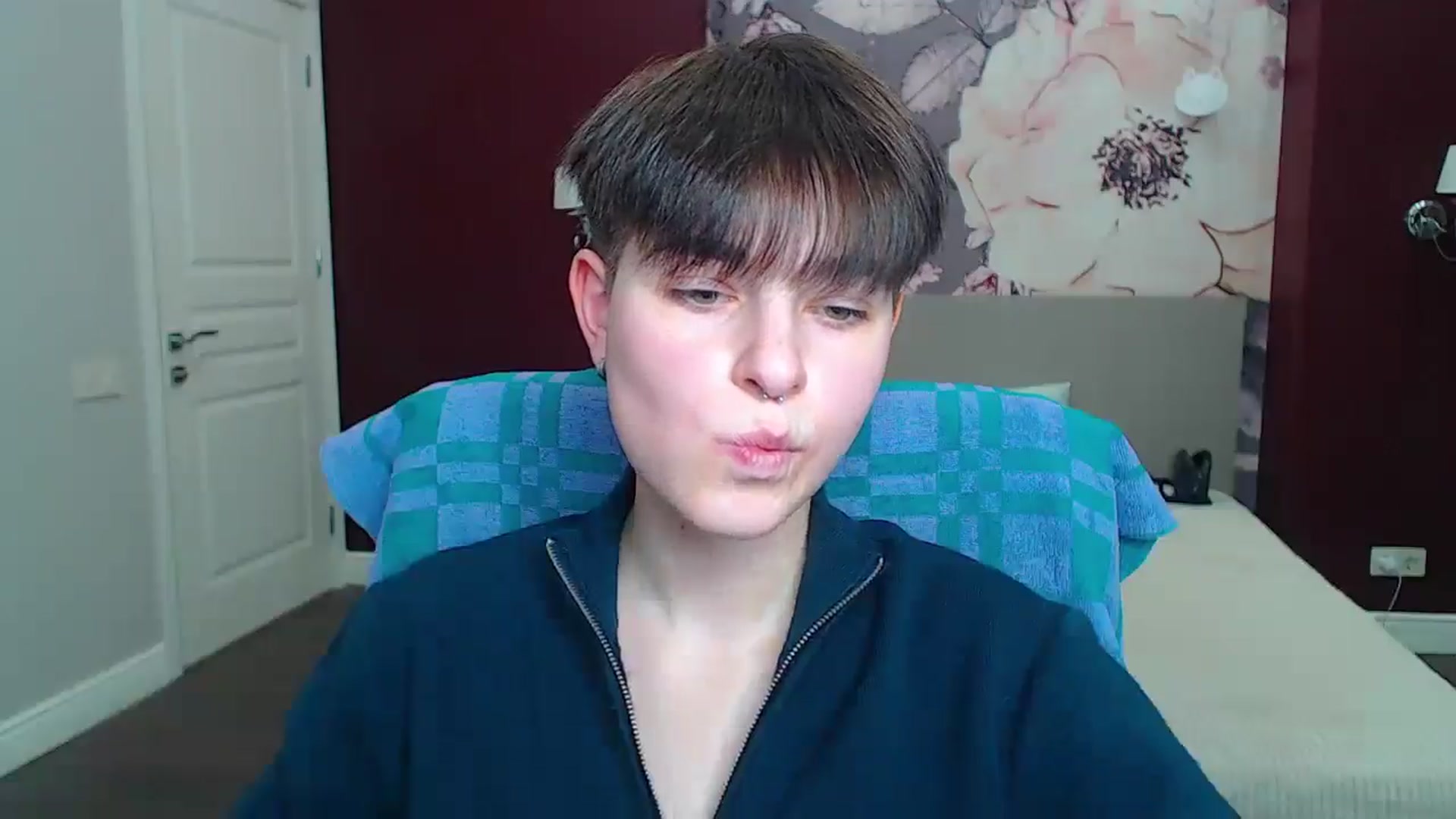Gallery image thumbnail from EmiliaYours's myfreecams stream on, 04/12/2025, 15:51 image 4 of 20