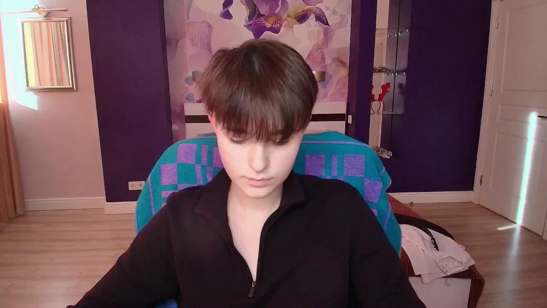 Gallery image thumbnail from EmiliaYours's myfreecams stream on, 04/14/2025, 14:45 image 15 of 20