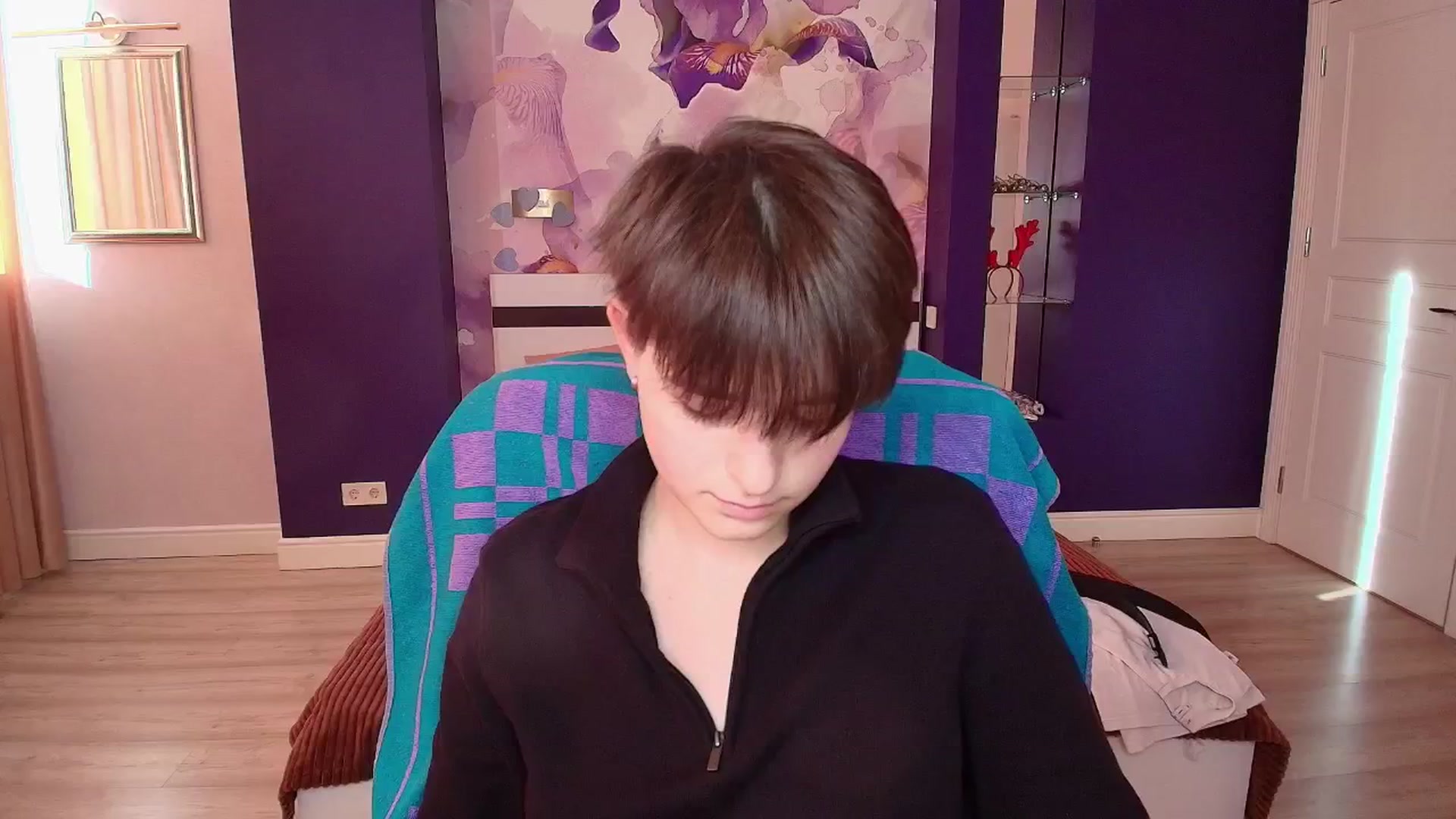 Gallery image thumbnail from EmiliaYours's myfreecams stream on, 04/14/2025, 14:45 image 19 of 20