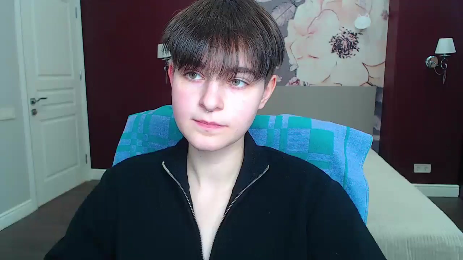 Gallery image thumbnail from EmiliaYours's myfreecams stream on, 04/18/2025, 14:56 image 1 of 20