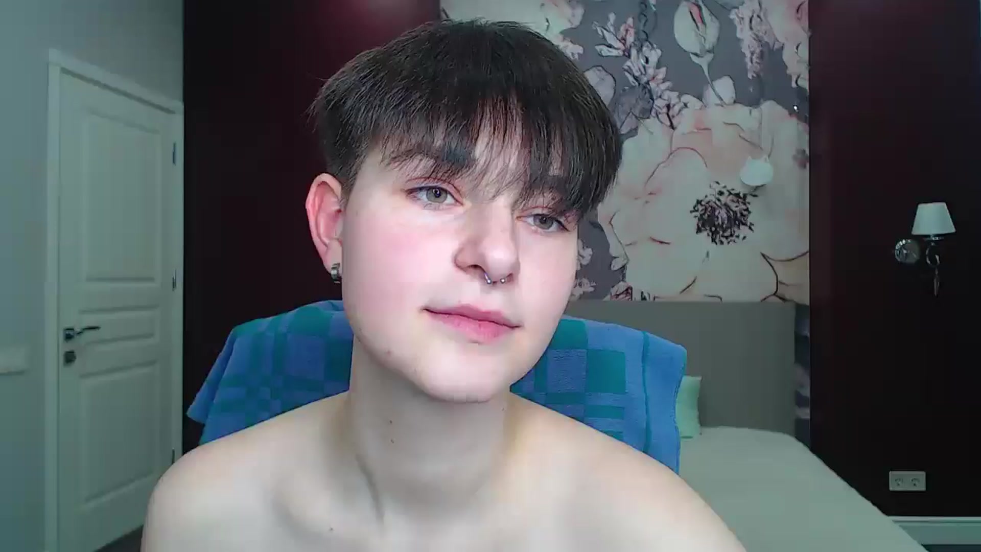 Gallery image thumbnail from EmiliaYours's myfreecams stream on, 04/18/2025, 14:56 image 12 of 20