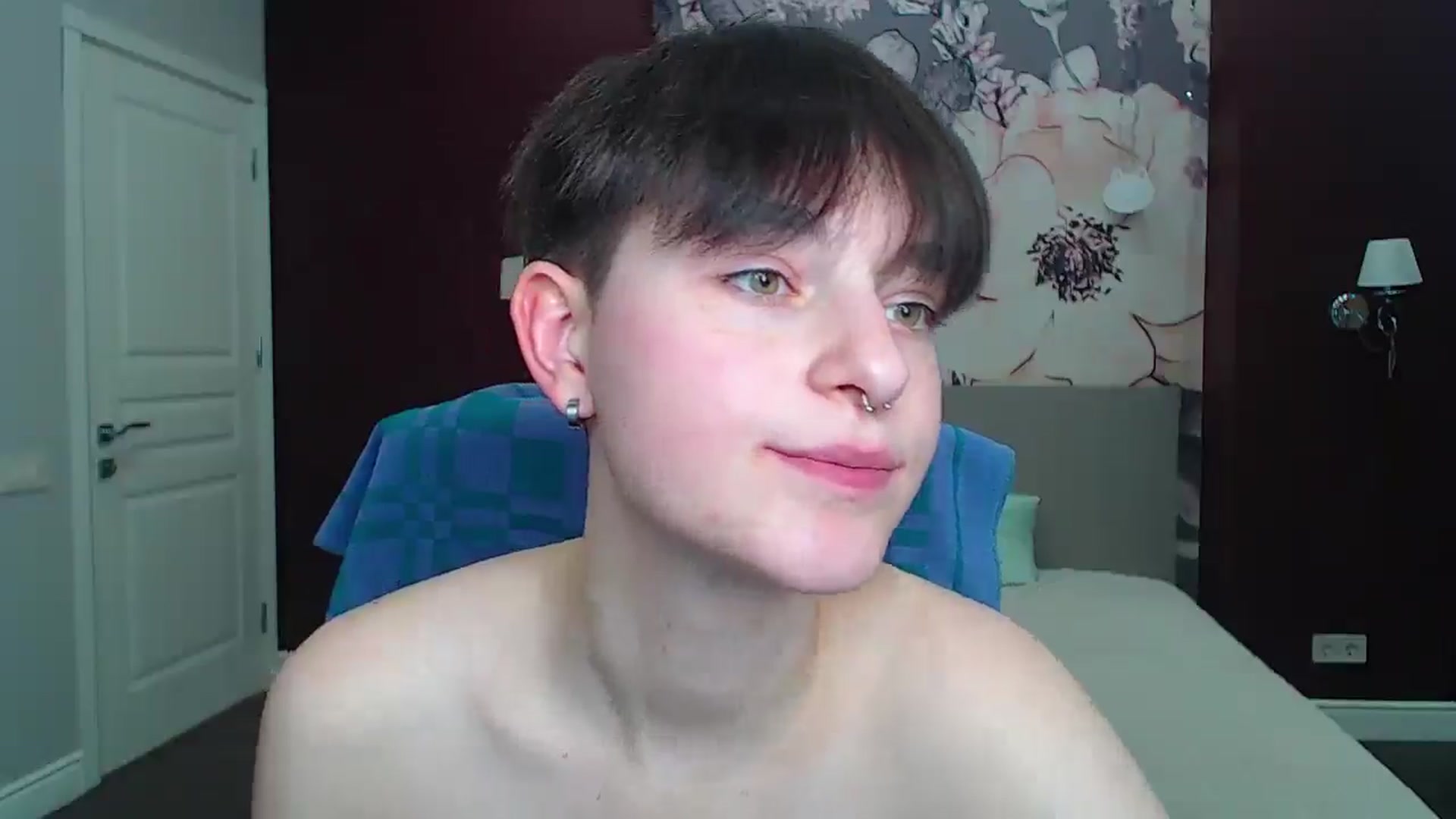 Gallery image thumbnail from EmiliaYours's myfreecams stream on, 04/18/2025, 14:56 image 15 of 20