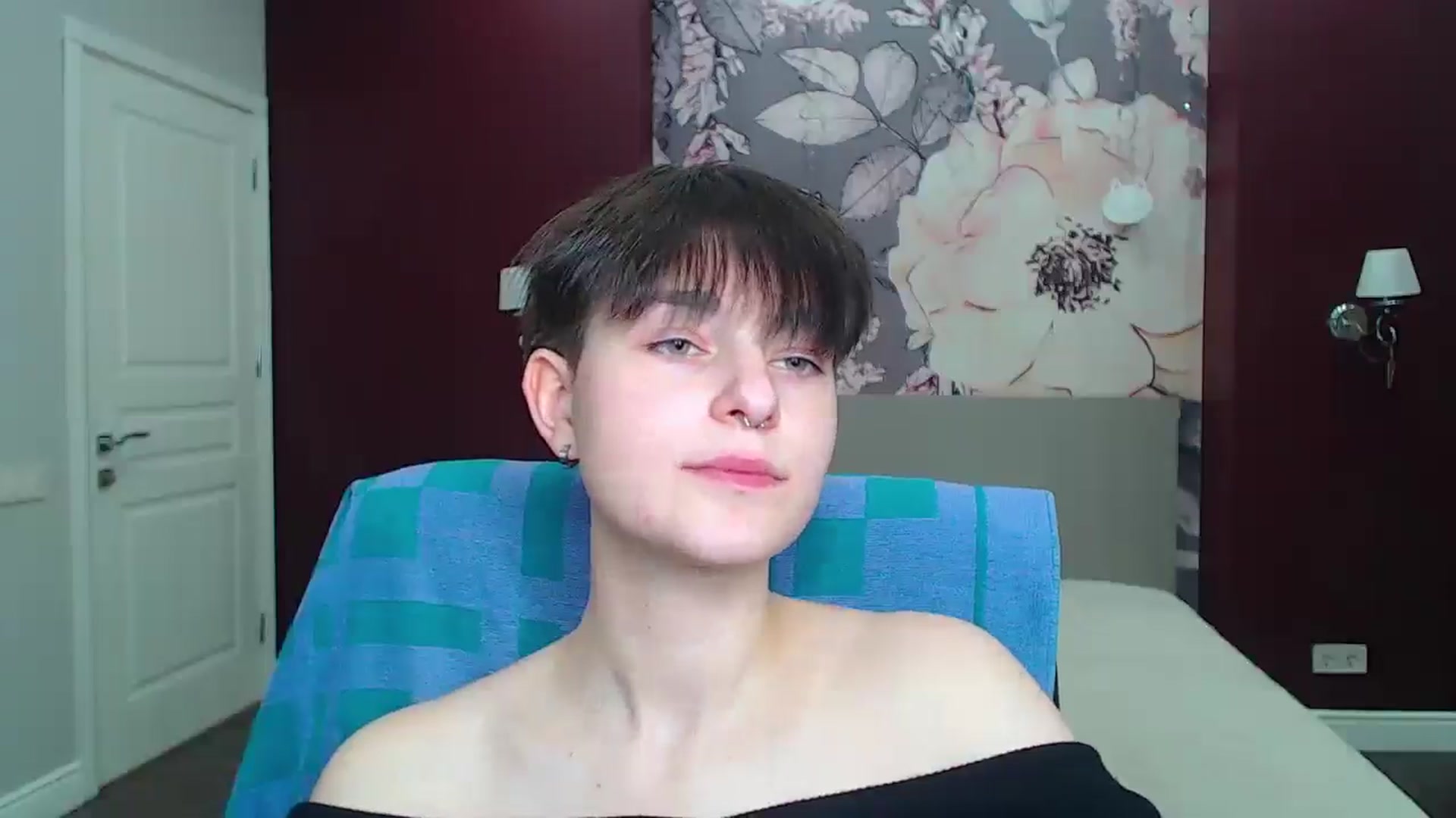 Gallery image thumbnail from EmiliaYours's myfreecams stream on, 04/18/2025, 15:58 image 17 of 20
