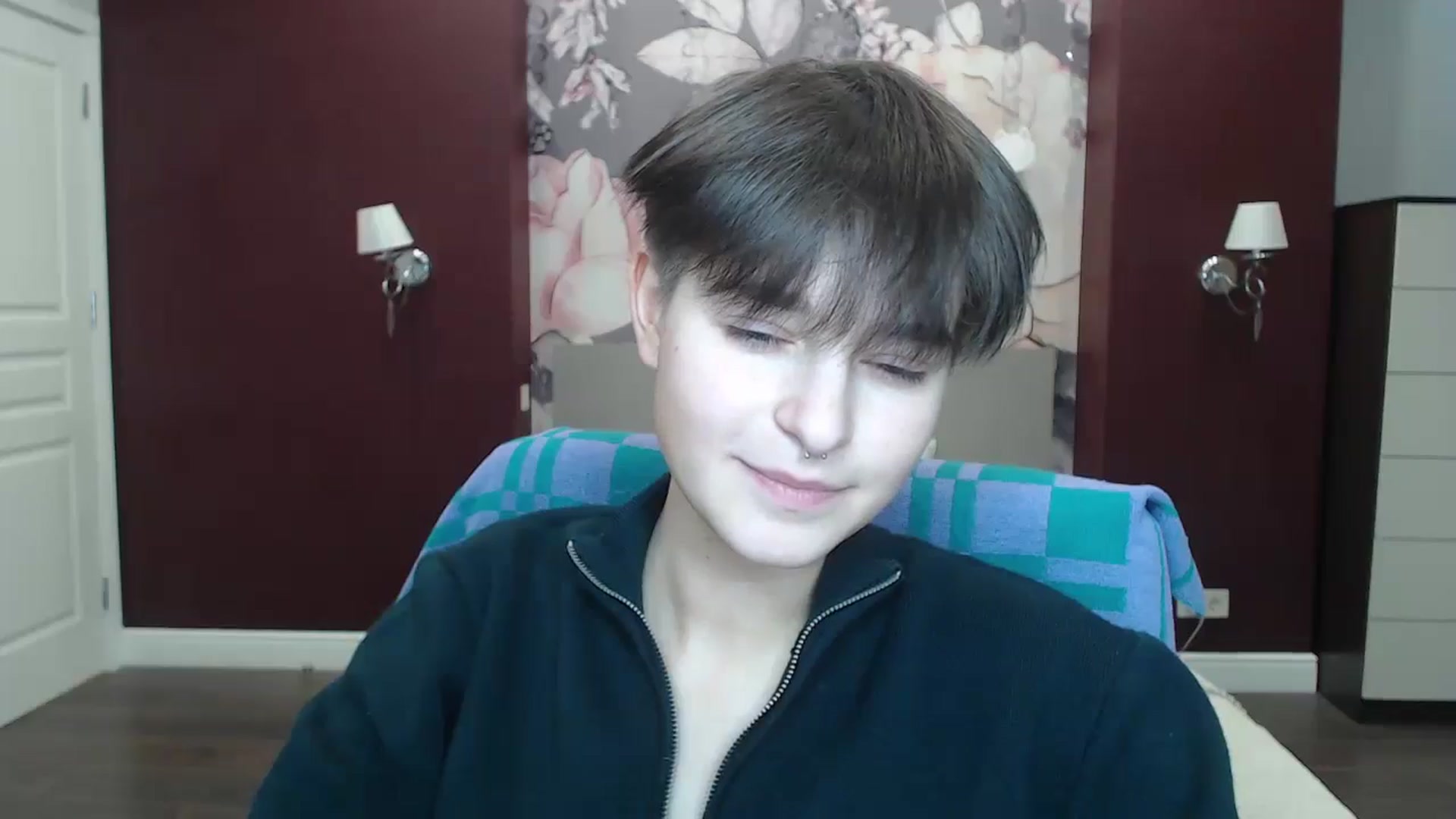 Gallery image thumbnail from EmiliaYours's myfreecams stream on, 04/28/2025, 17:11 image 9 of 20