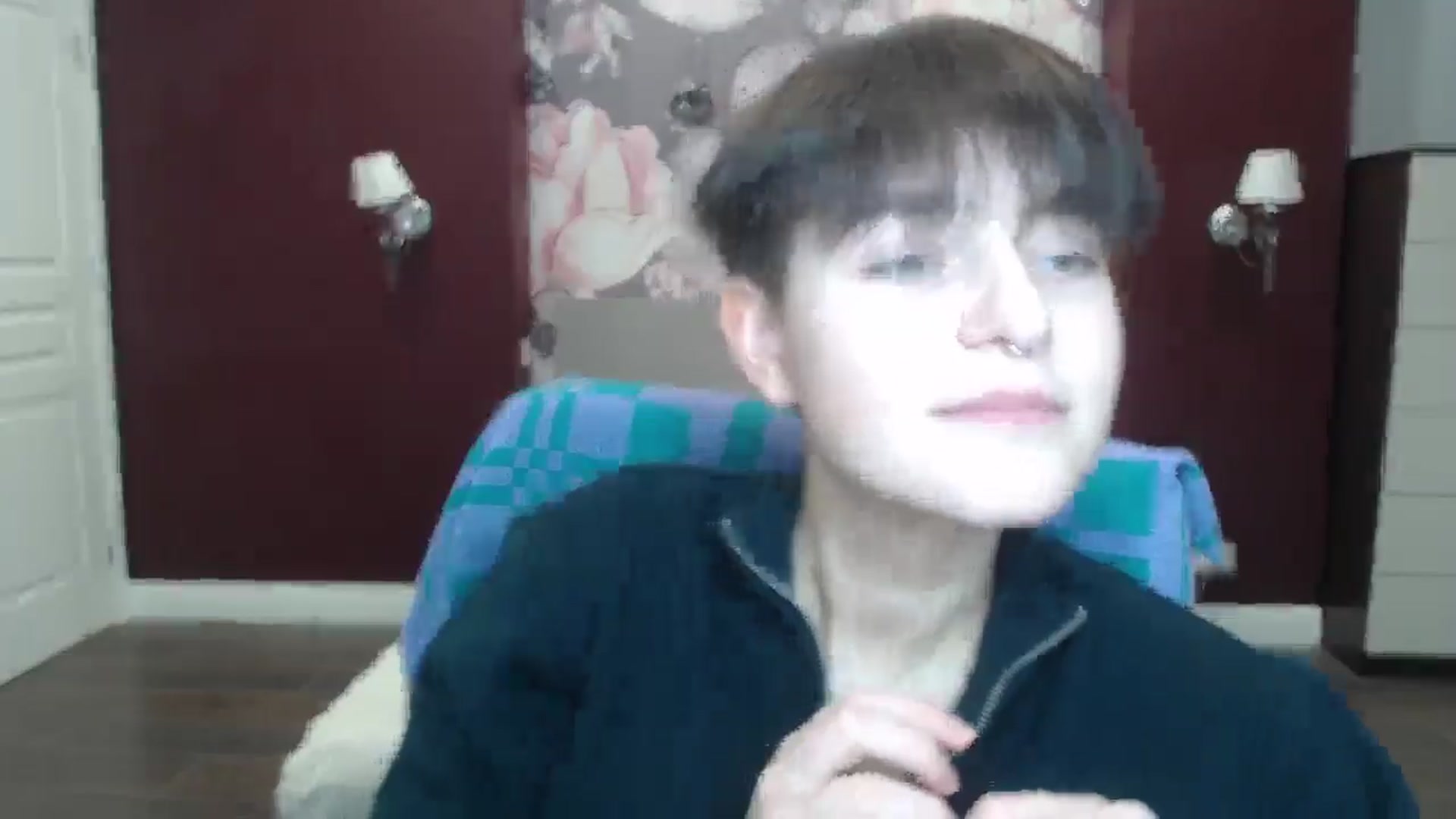 Gallery image thumbnail from EmiliaYours's myfreecams stream on, 04/28/2025, 17:11 image 16 of 20