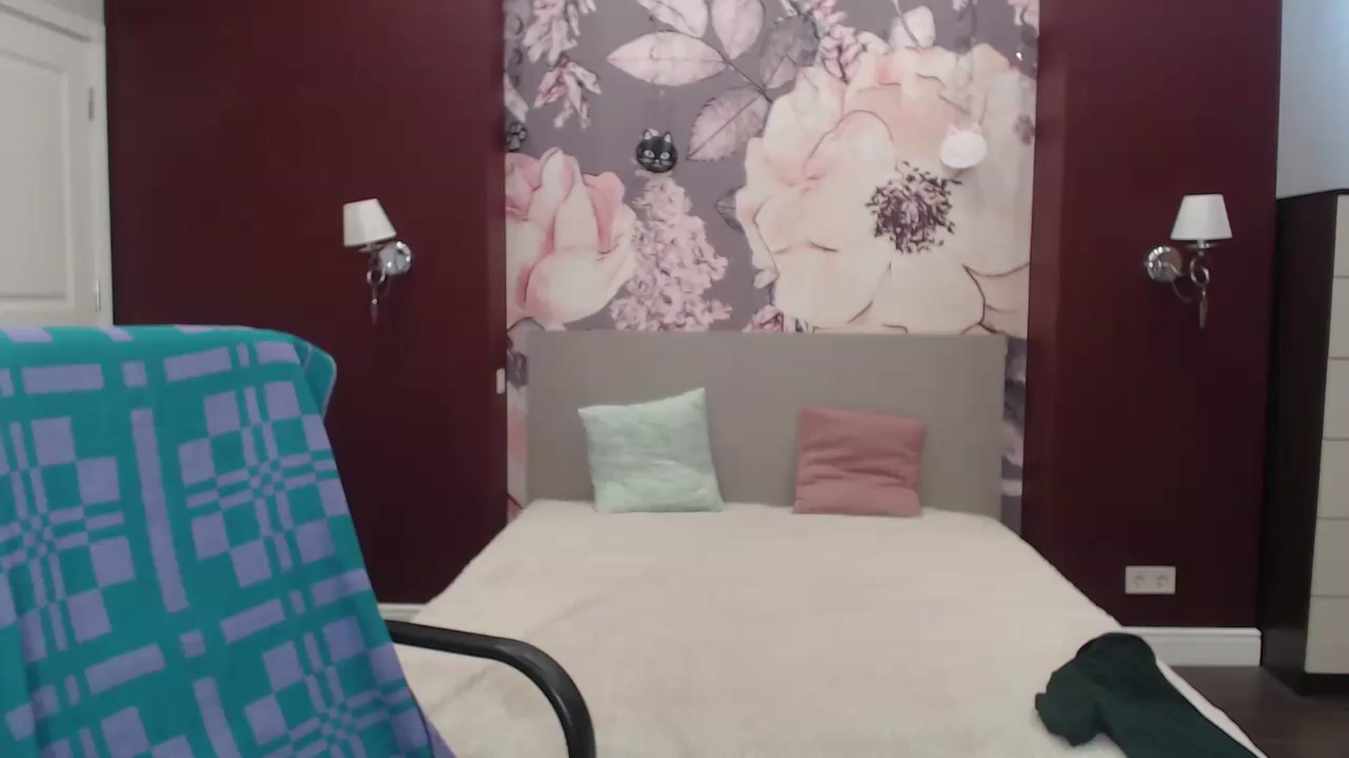 Gallery image thumbnail from EmiliaYours's myfreecams stream on, 04/29/2025, 15:35 image 15 of 20