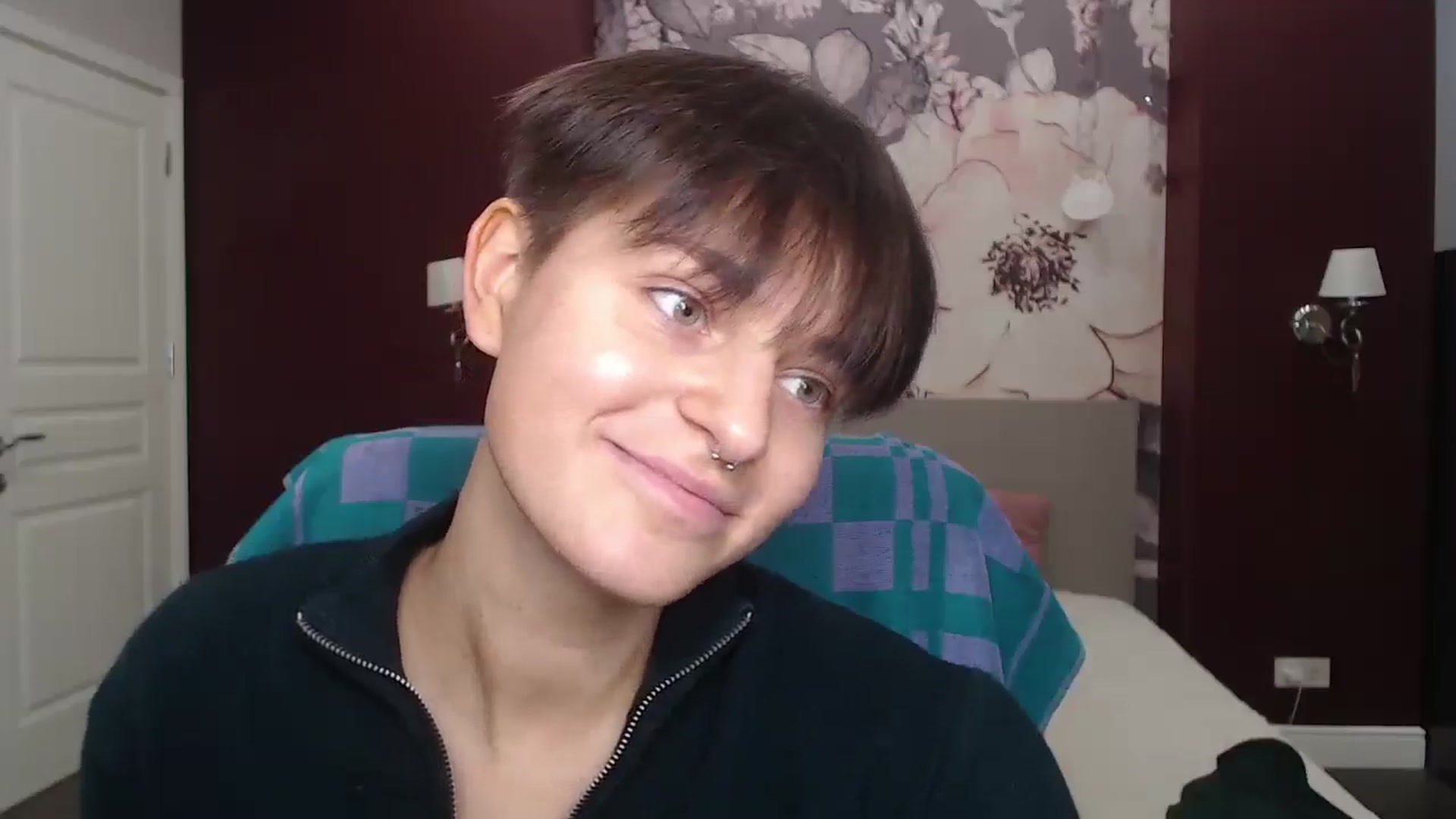 Gallery image thumbnail from EmiliaYours's myfreecams stream on, 04/29/2025, 16:35 image 3 of 20
