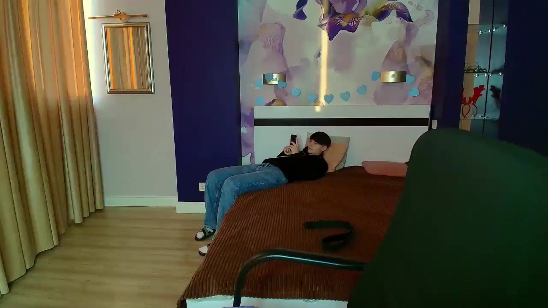 Gallery image thumbnail from EmiliaYours's myfreecams stream on, 05/10/2025, 16:59 image 15 of 20