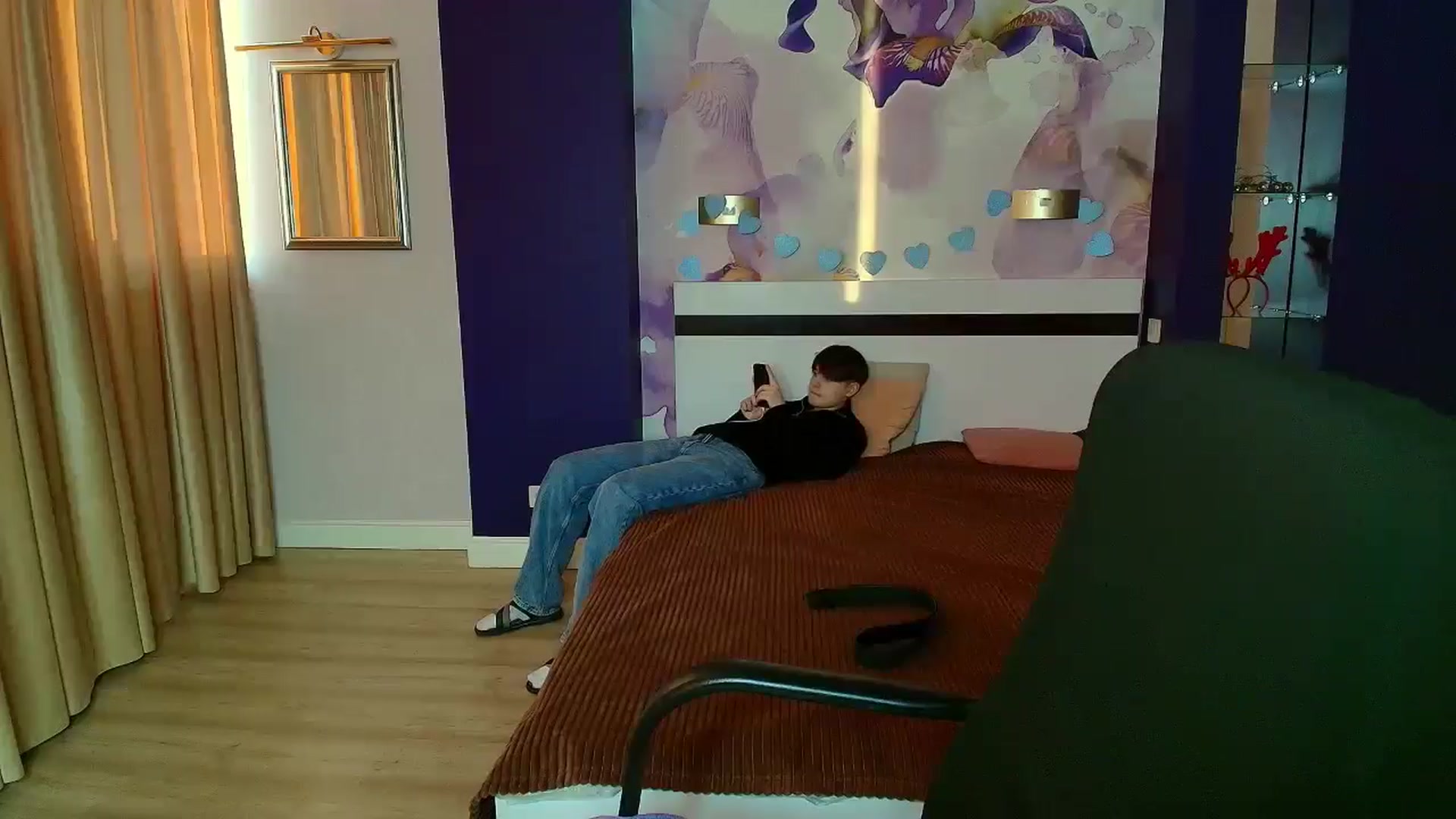 Gallery image thumbnail from EmiliaYours's myfreecams stream on, 05/10/2025, 16:59 image 13 of 20
