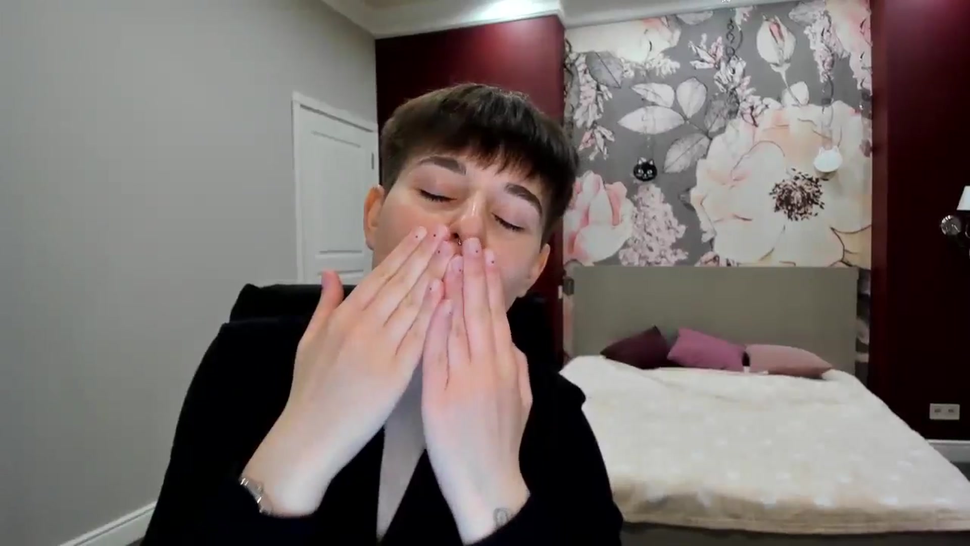 Gallery image thumbnail from EmiliaYours's myfreecams stream on, 05/26/2025, 15:09 image 4 of 20
