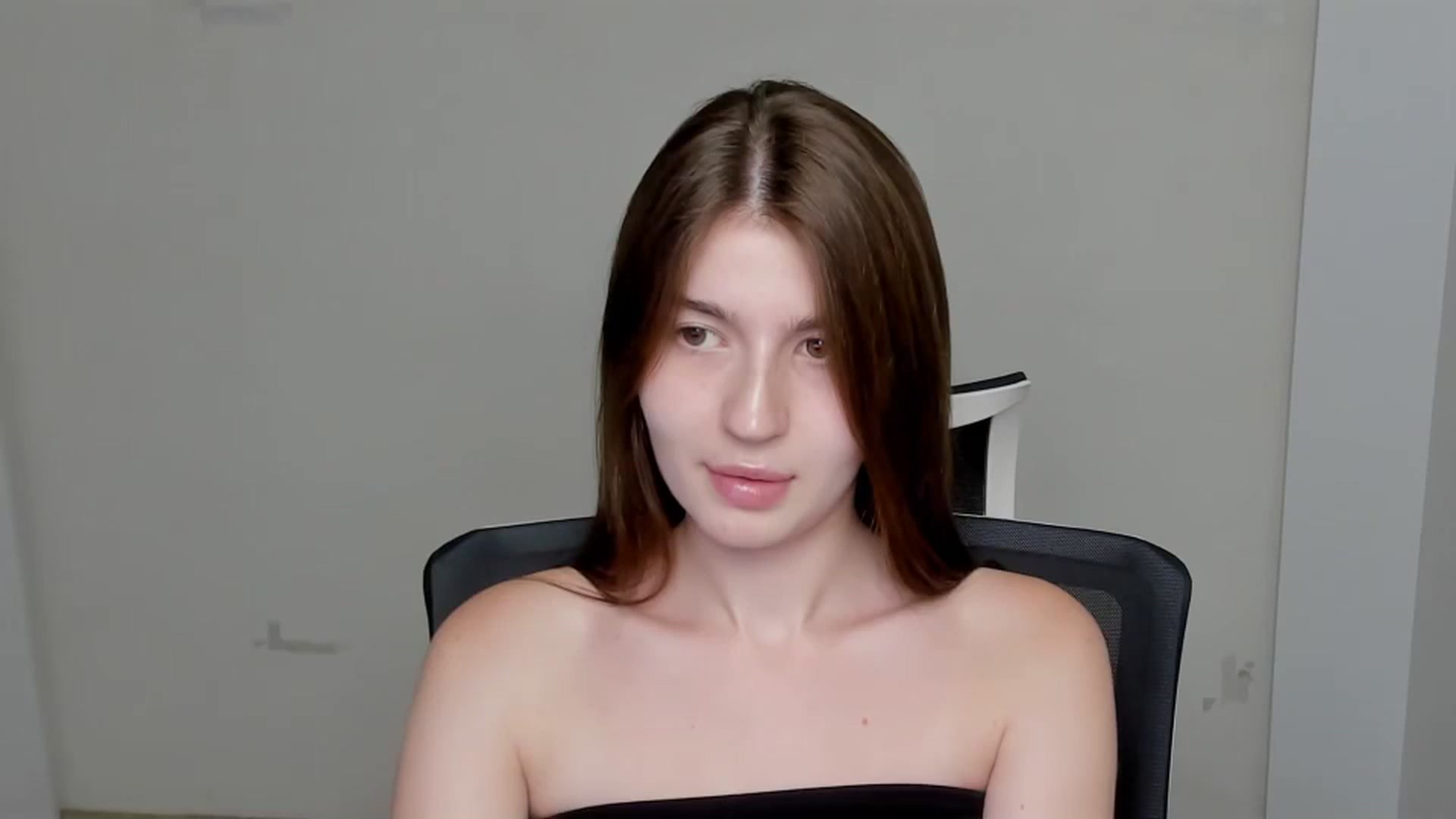 Gallery image thumbnail from Emilia_cherry's myfreecams stream on, 07/03/2024, 09:27 image 14 of 20