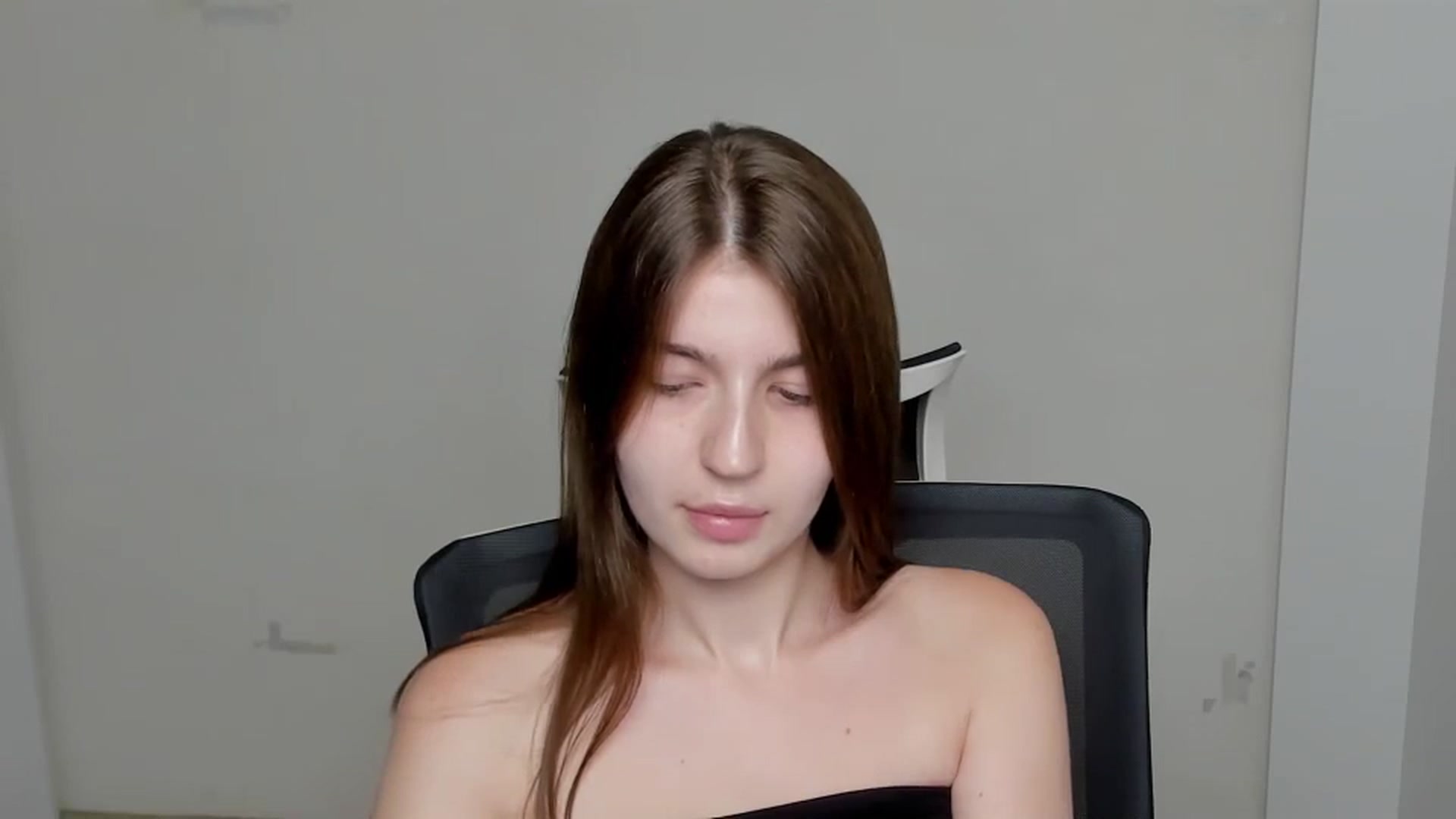 Gallery image thumbnail from Emilia_cherry's myfreecams stream on, 07/03/2024, 09:48 image 19 of 20