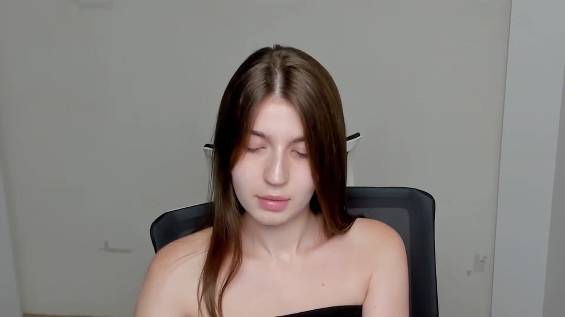 Gallery image thumbnail from Emilia_cherry's myfreecams stream on, 07/03/2024, 09:48 image 17 of 20