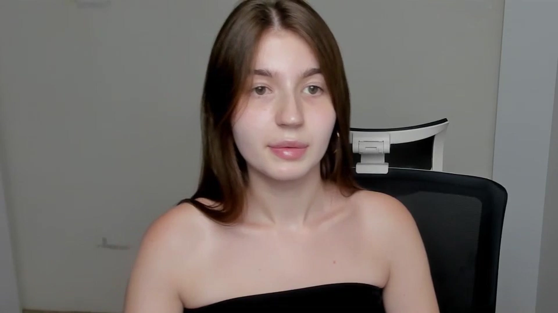 Gallery image thumbnail from Emilia_cherry's myfreecams stream on, 07/03/2024, 09:48 image 3 of 20