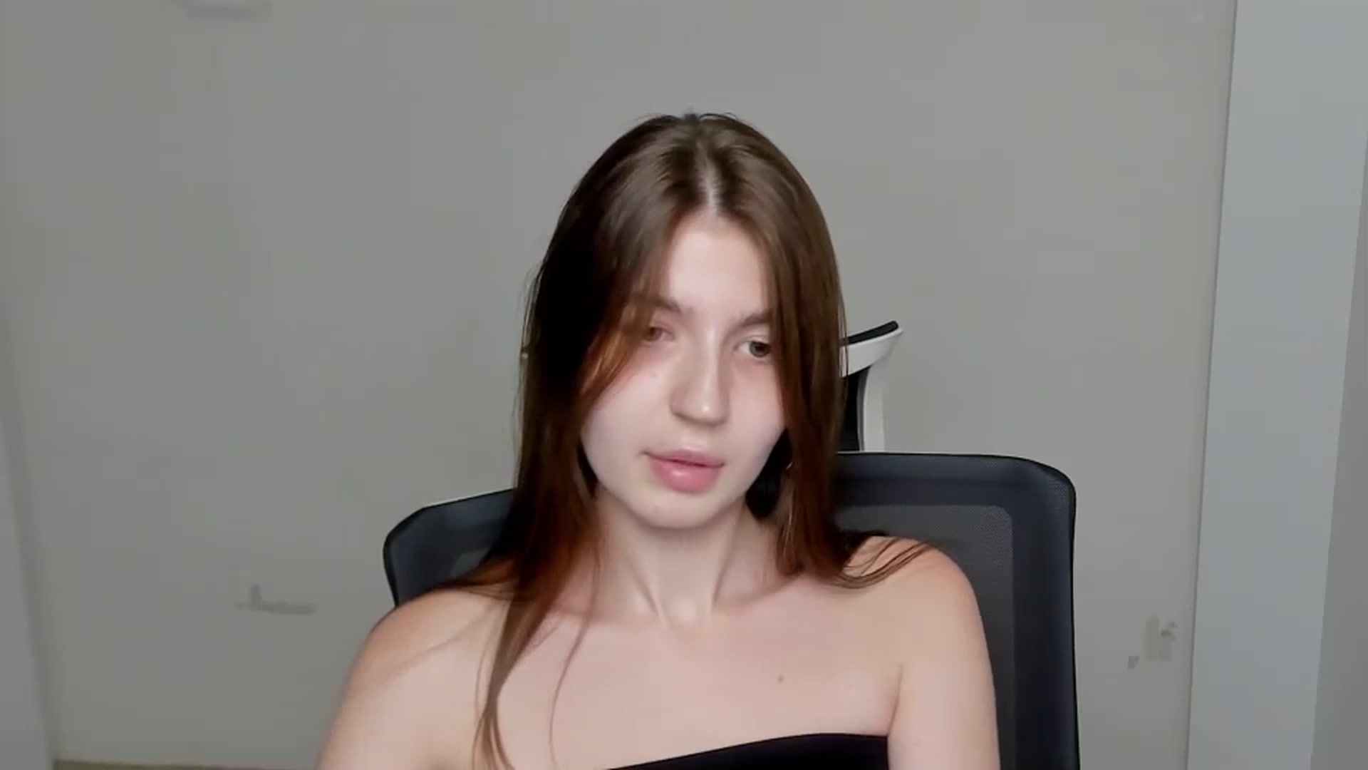 Gallery image thumbnail from Emilia_cherry's myfreecams stream on, 07/03/2024, 09:48 image 20 of 20