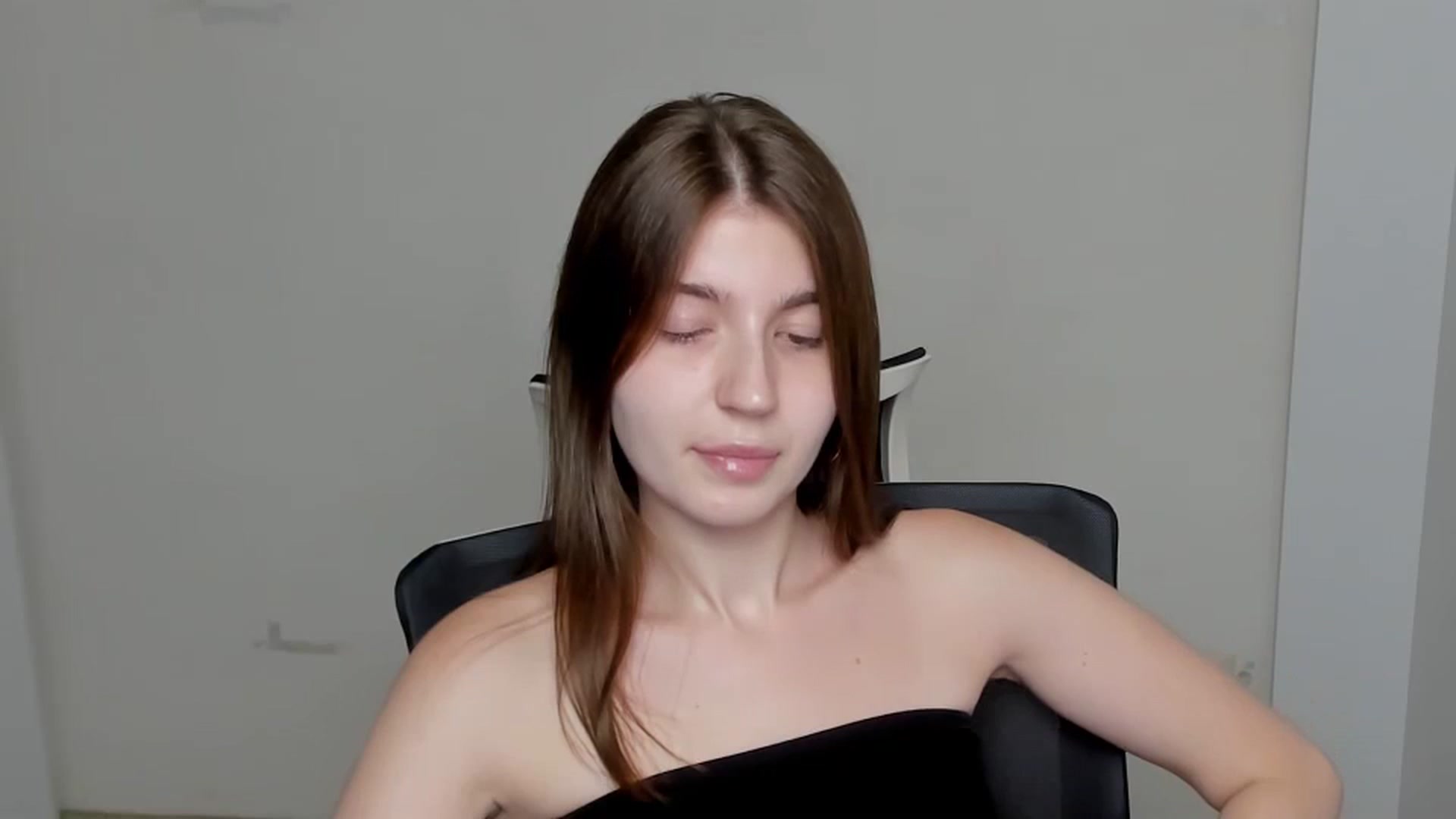 Gallery image thumbnail from Emilia_cherry's myfreecams stream on, 07/03/2024, 09:48 image 15 of 20