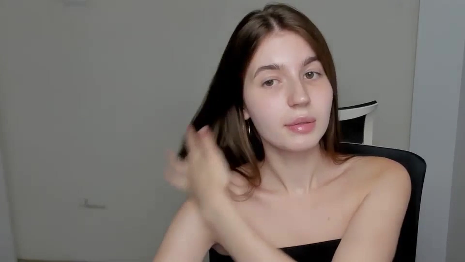 Gallery image thumbnail from Emilia_cherry's myfreecams stream on, 07/03/2024, 09:48 image 8 of 20