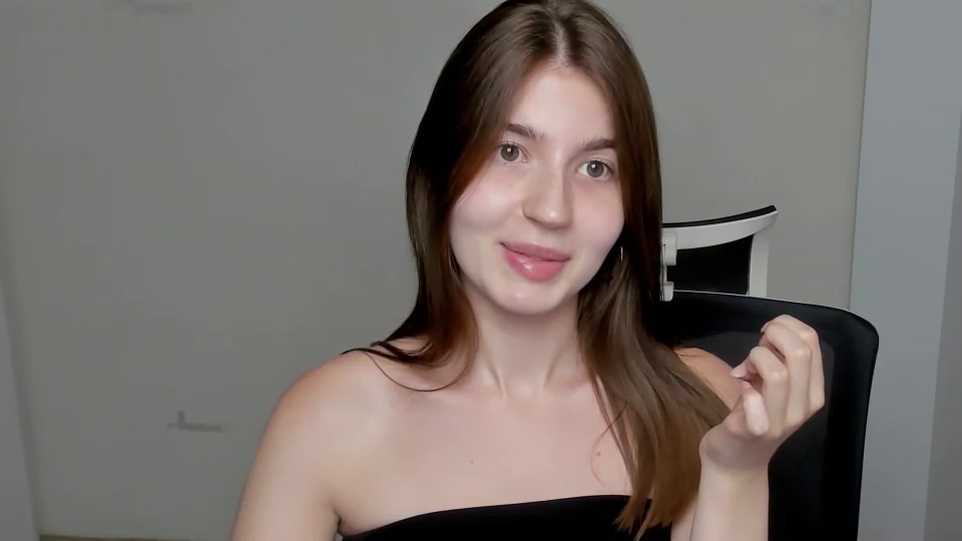 Gallery image thumbnail from Emilia_cherry's myfreecams stream on, 07/03/2024, 09:48 image 5 of 20