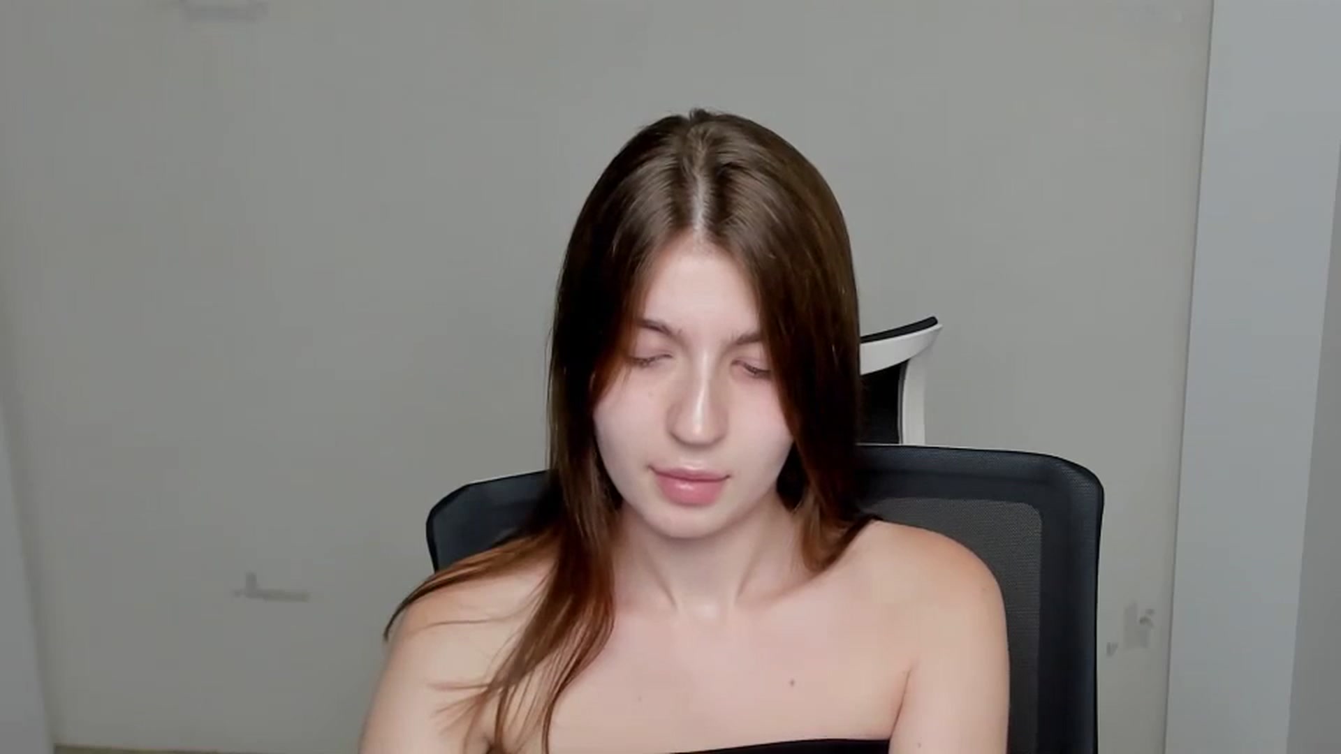 Gallery image thumbnail from Emilia_cherry's myfreecams stream on, 07/03/2024, 09:48 image 18 of 20