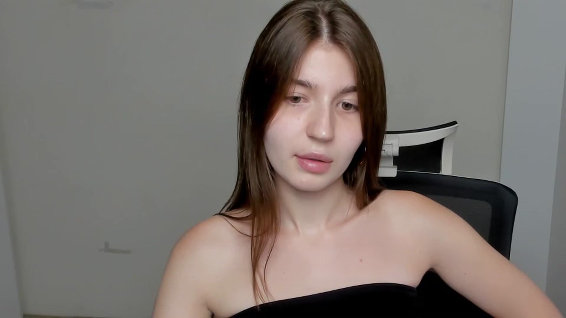 Gallery image thumbnail from Emilia_cherry's myfreecams stream on, 07/03/2024, 09:48 image 4 of 20
