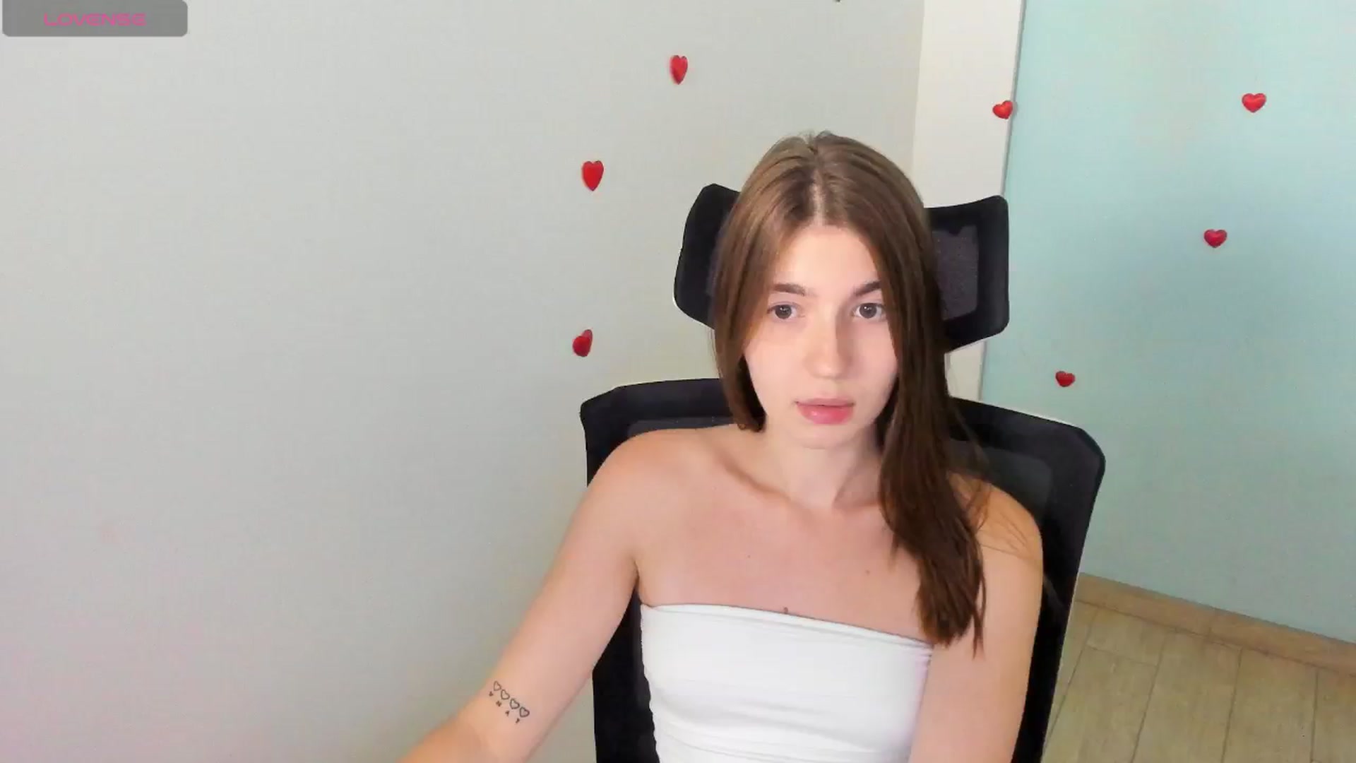 Gallery image thumbnail from Emilia_cherry's myfreecams stream on, 08/03/2024, 09:19 image 16 of 20