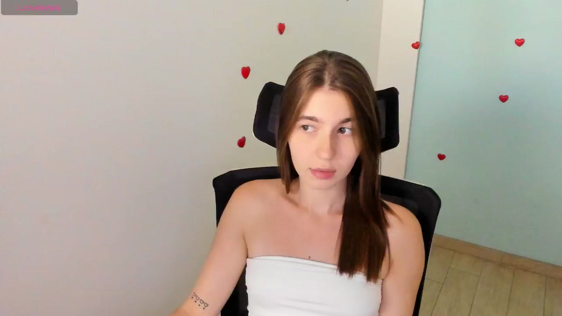 Gallery image thumbnail from Emilia_cherry's myfreecams stream on, 08/03/2024, 09:19 image 20 of 20