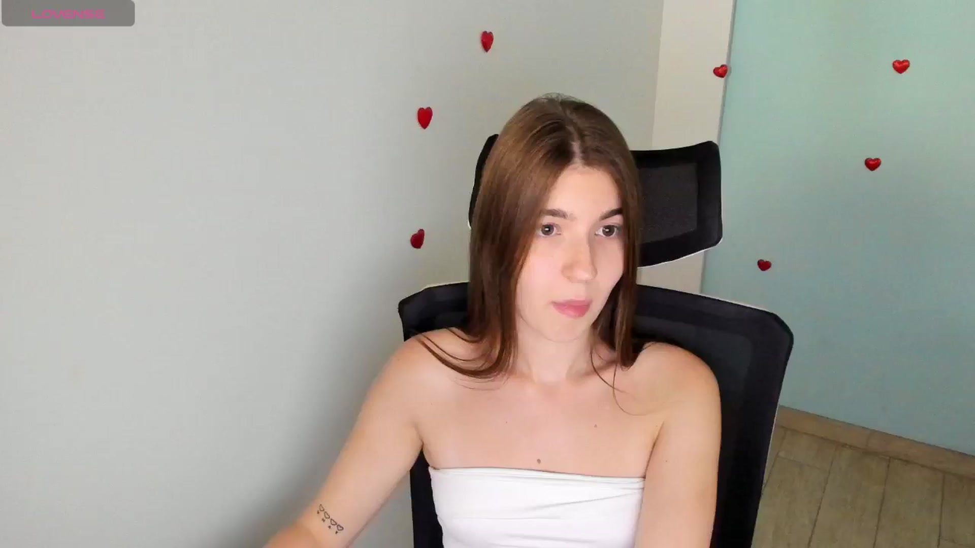Gallery image thumbnail from Emilia_cherry's myfreecams stream on, 08/03/2024, 09:54 image 6 of 20