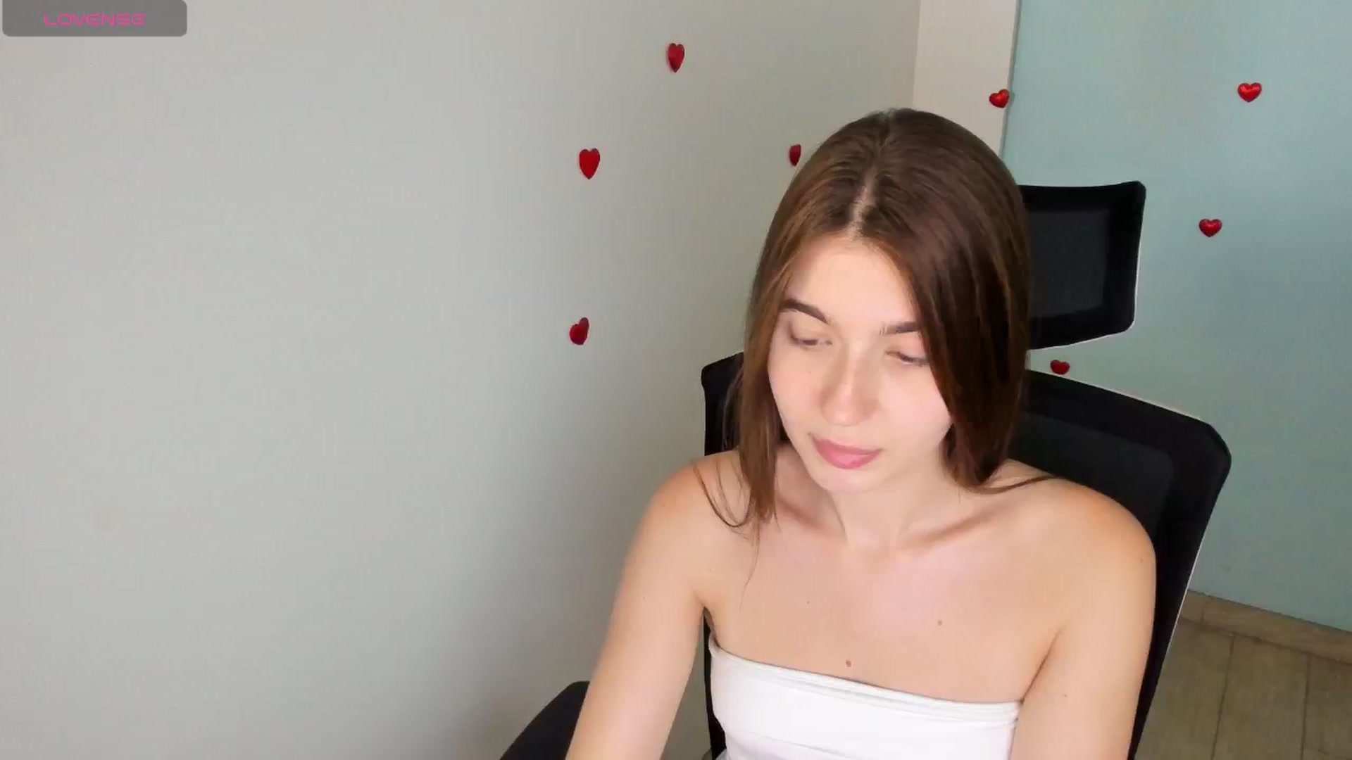 Gallery image thumbnail from Emilia_cherry's myfreecams stream on, 08/03/2024, 09:54 image 10 of 20