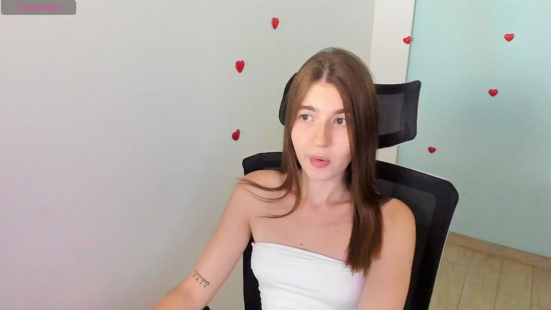 Gallery image thumbnail from Emilia_cherry's myfreecams stream on, 08/03/2024, 09:54 image 1 of 20