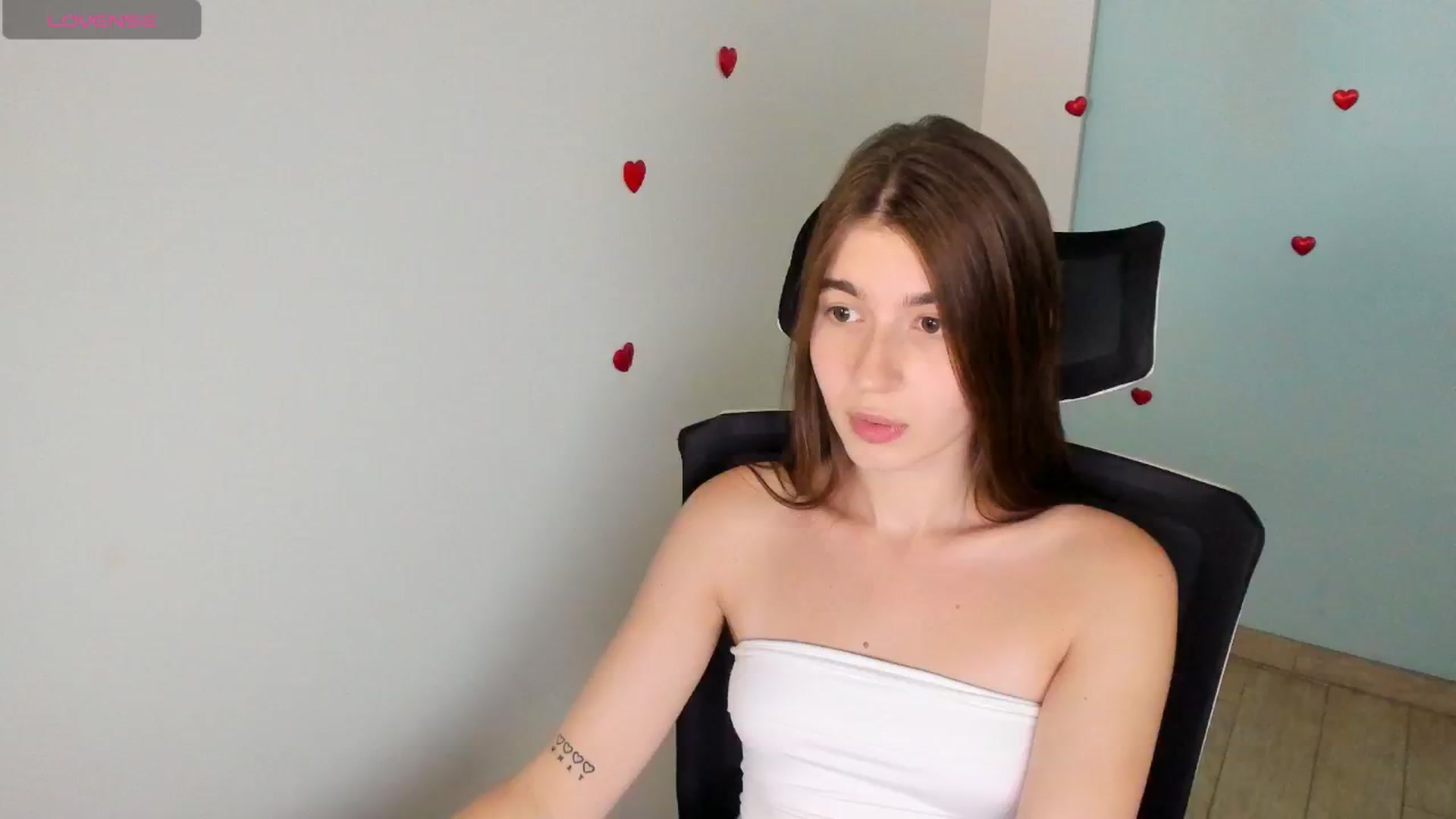 Gallery image thumbnail from Emilia_cherry's myfreecams stream on, 08/03/2024, 09:54 image 16 of 20