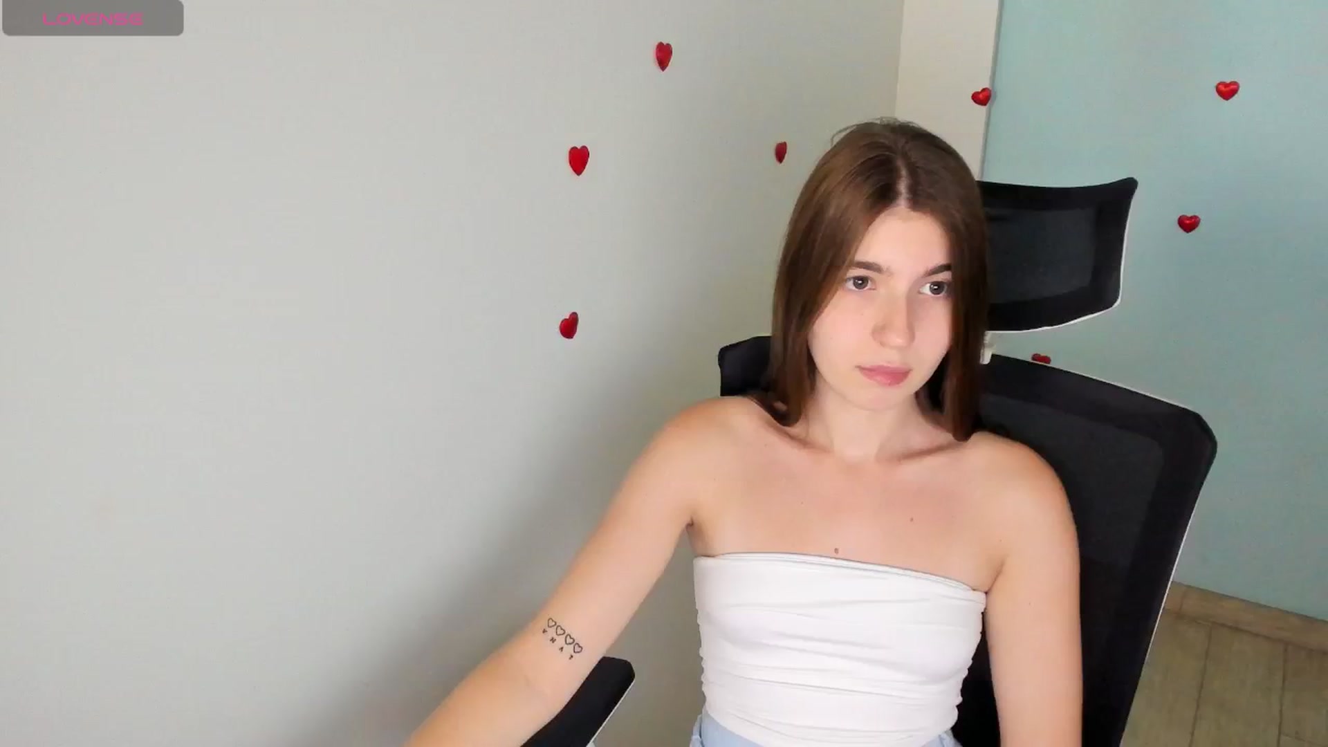Gallery image thumbnail from Emilia_cherry's myfreecams stream on, 08/03/2024, 09:54 image 9 of 20