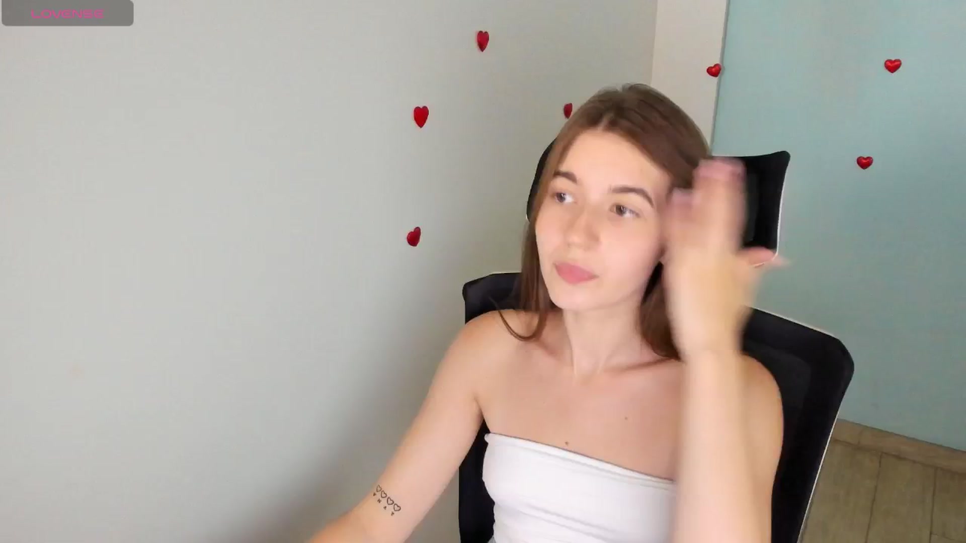 Gallery image thumbnail from Emilia_cherry's myfreecams stream on, 08/03/2024, 09:54 image 14 of 20