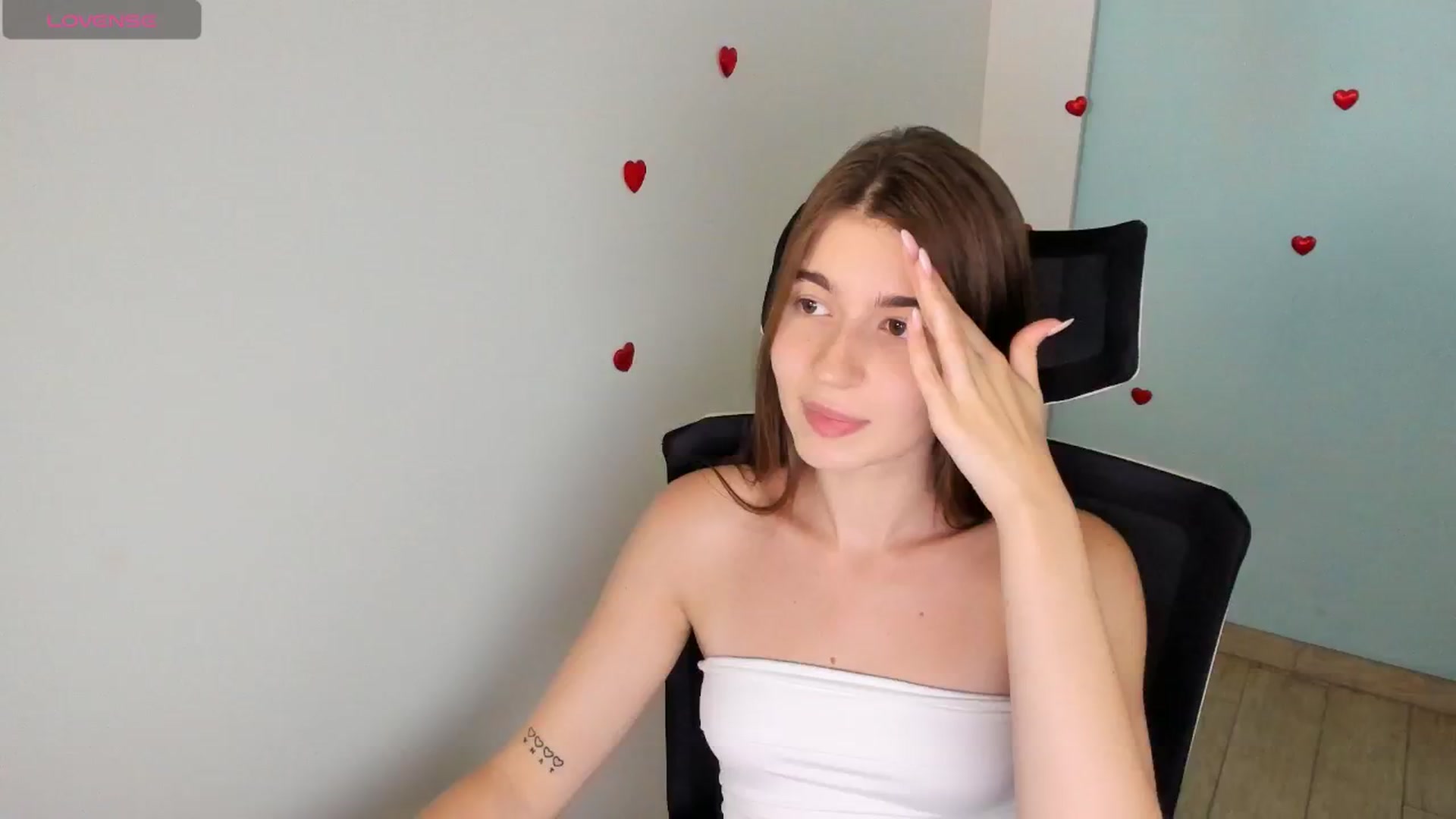Gallery image thumbnail from Emilia_cherry's myfreecams stream on, 08/03/2024, 09:54 image 15 of 20