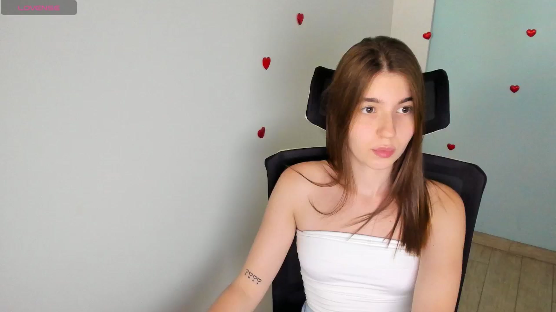 Gallery image thumbnail from Emilia_cherry's myfreecams stream on, 08/03/2024, 11:25 image 15 of 20