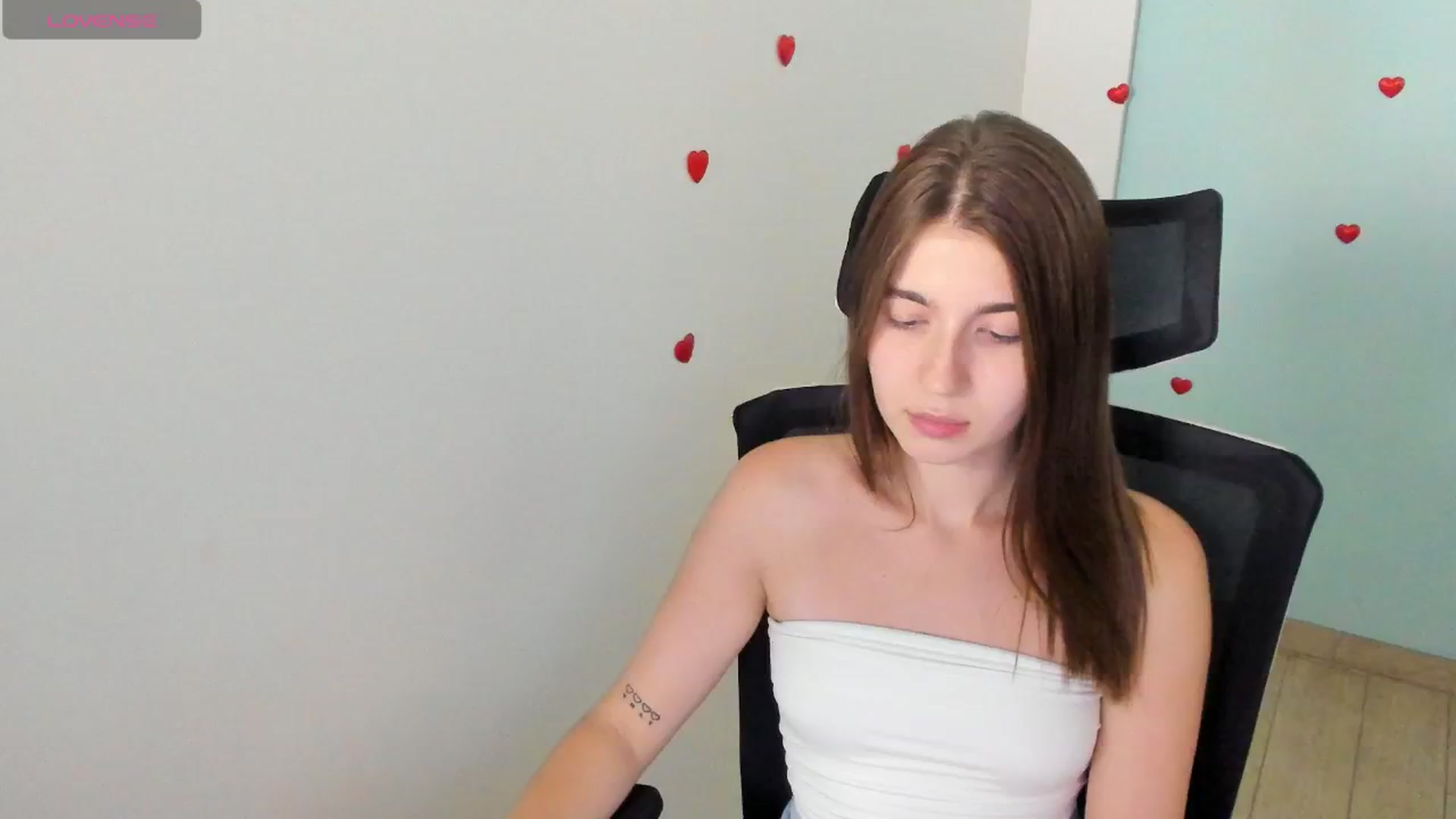 Gallery image thumbnail from Emilia_cherry's myfreecams stream on, 08/03/2024, 11:25 image 11 of 20