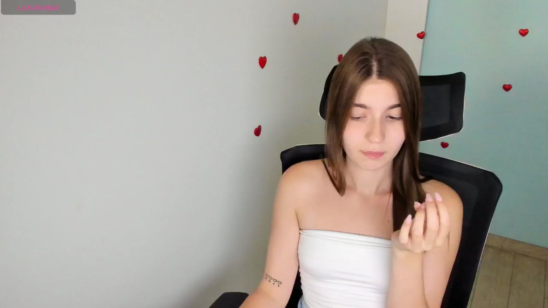 Gallery image thumbnail from Emilia_cherry's myfreecams stream on, 08/03/2024, 11:25 image 7 of 20